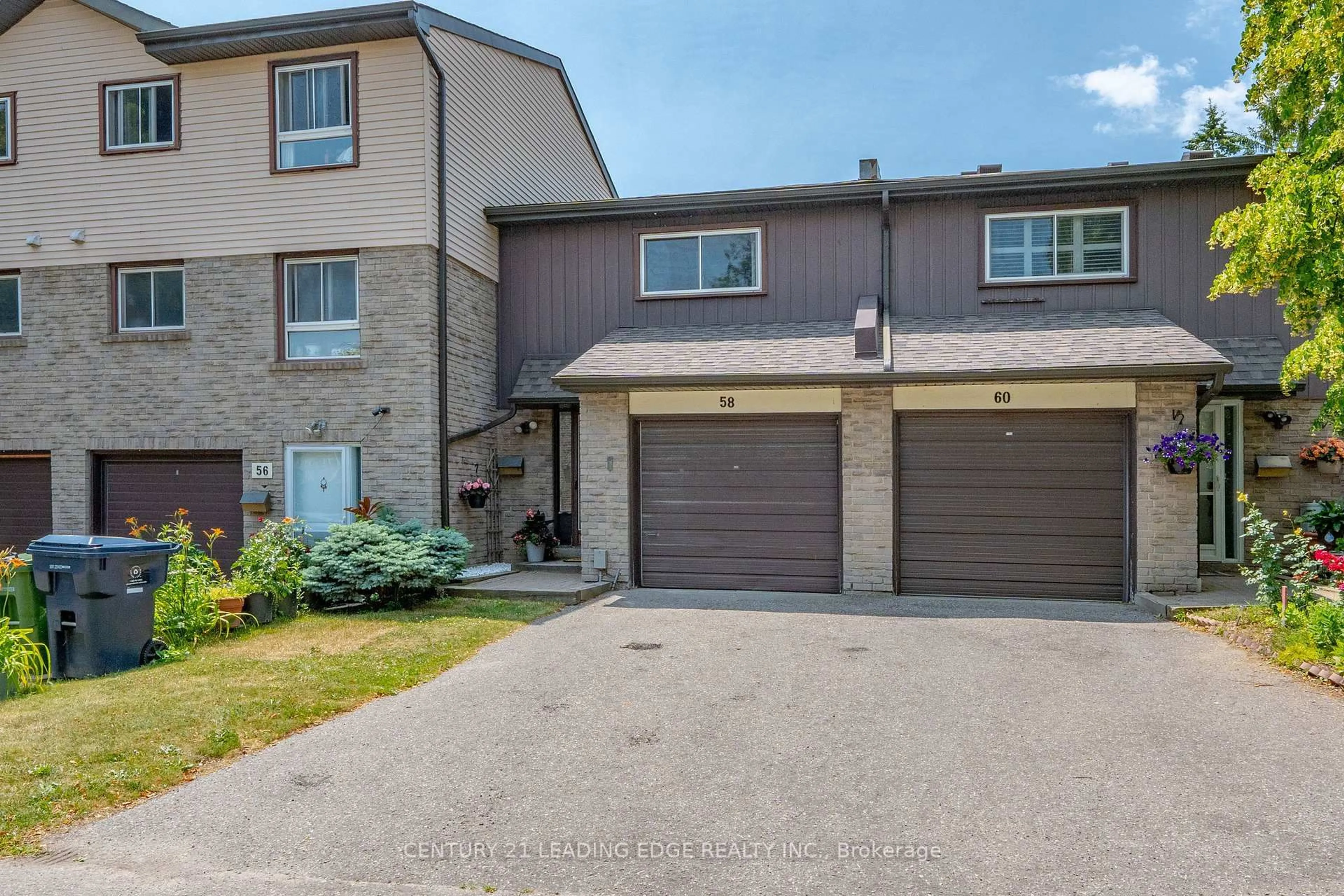 A pic from outside/outdoor area/front of a property/back of a property/a pic from drone, street for 1131 Sandhurst Circ #58, Toronto Ontario M1V 1V5