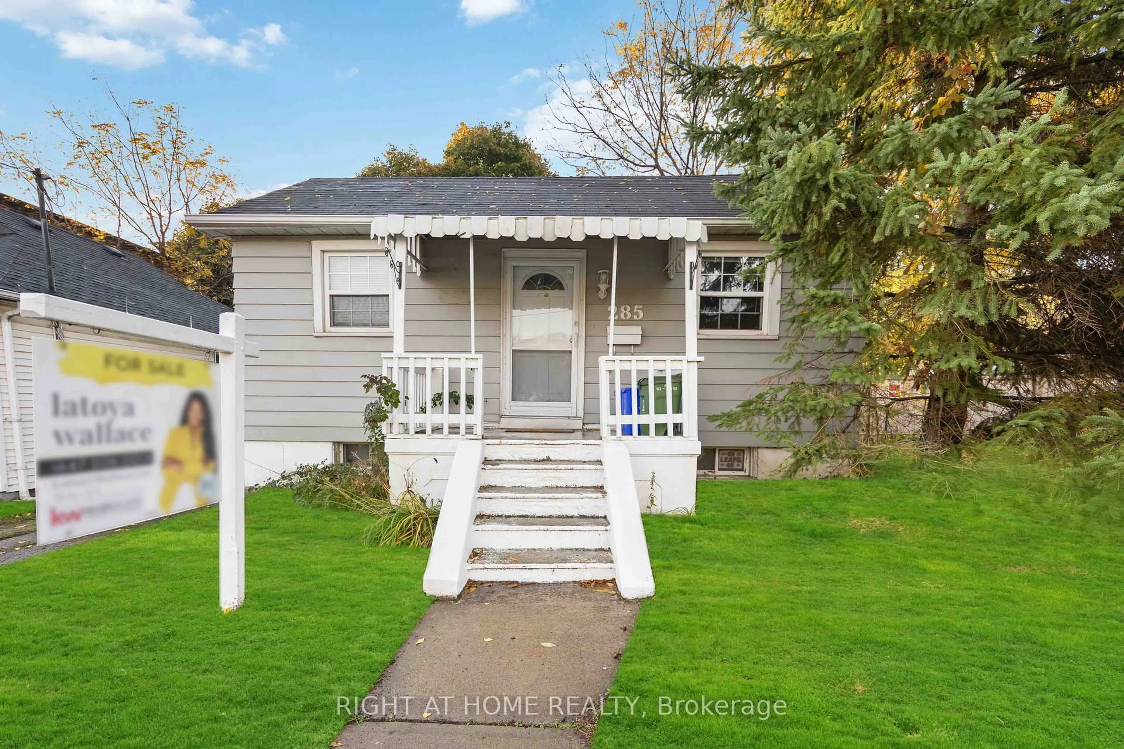 A pic from outside/outdoor area/front of a property/back of a property/a pic from drone, street for 285 Olive Ave, Oshawa Ontario L1H 2P5