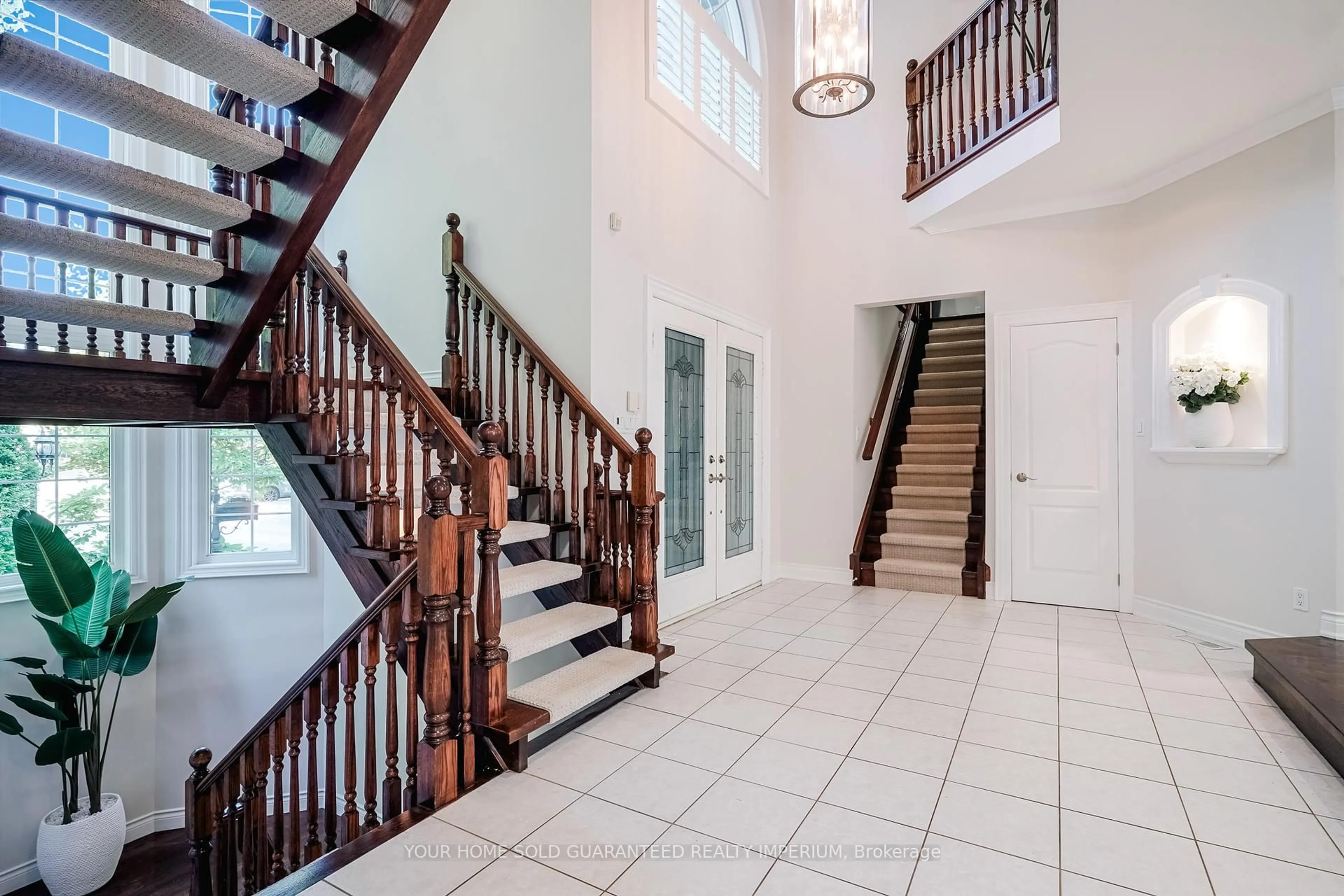 Indoor foyer for 1793 Pine Grove Ave, Pickering Ontario L1V 1K7