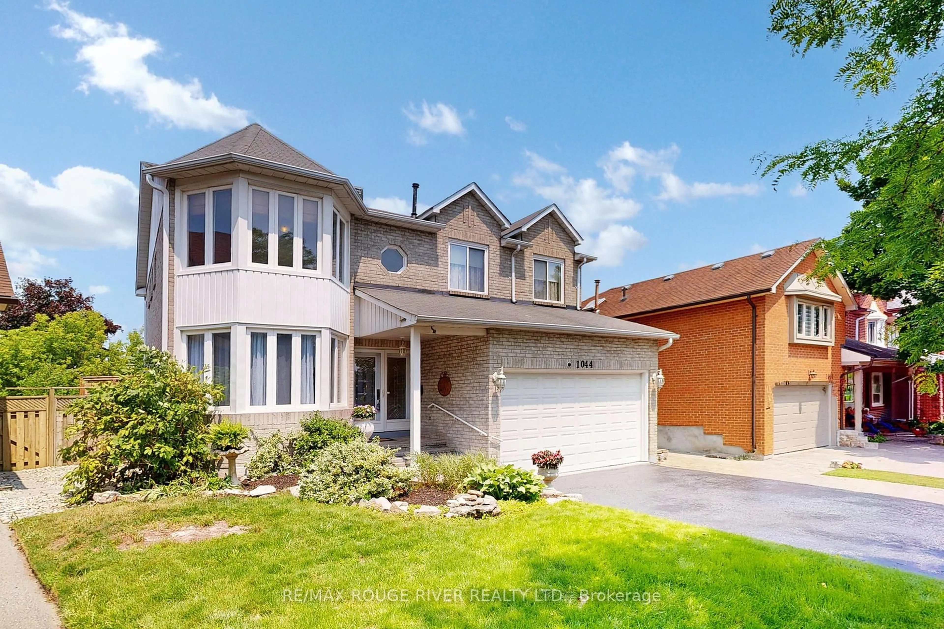 Home with brick exterior material, street for 1044 Rambleberry Ave, Pickering Ontario L1V 5X6