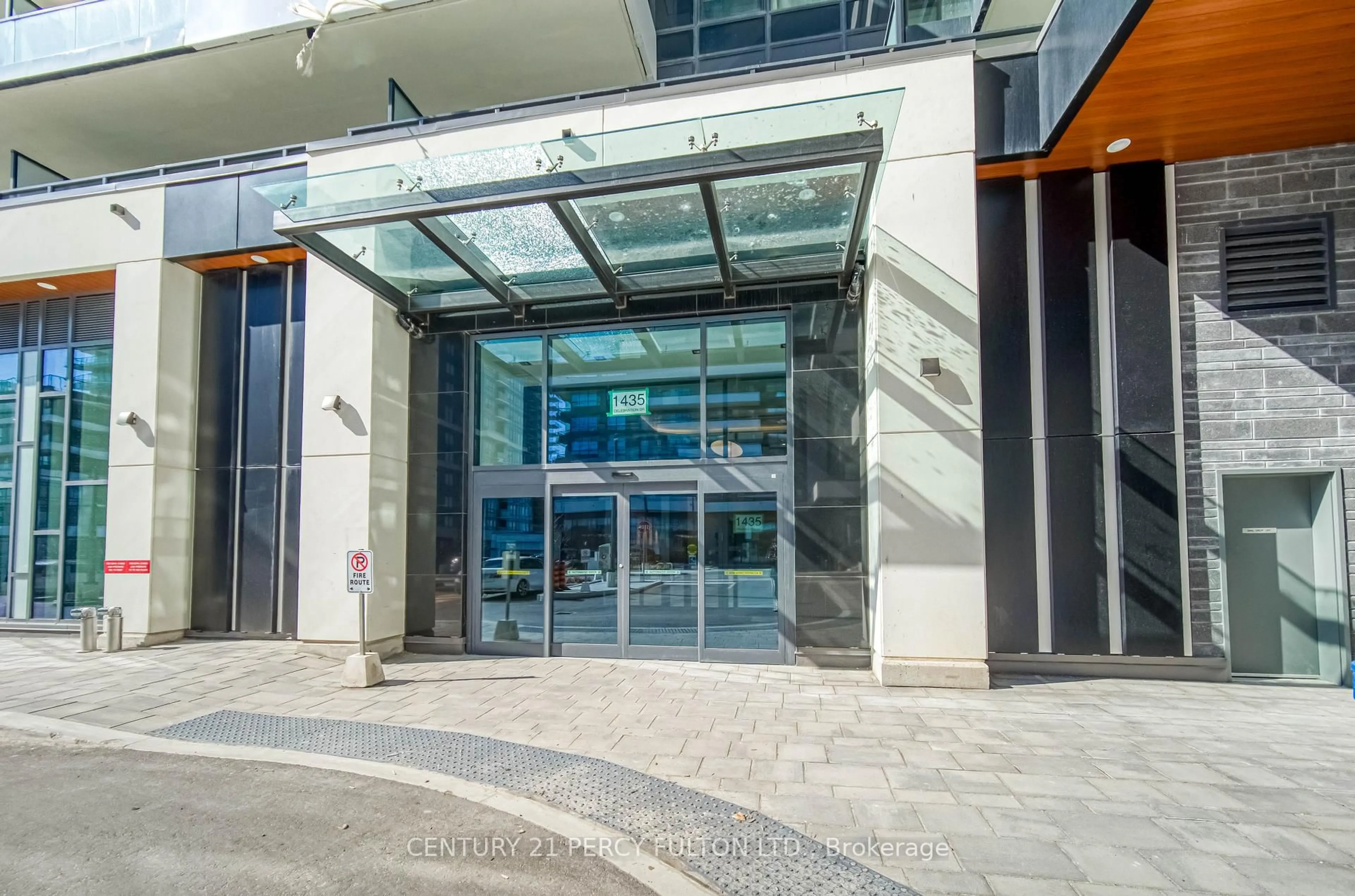 Indoor foyer for 1435 Celebration Dr #2203, Pickering Ontario L1W 0C4