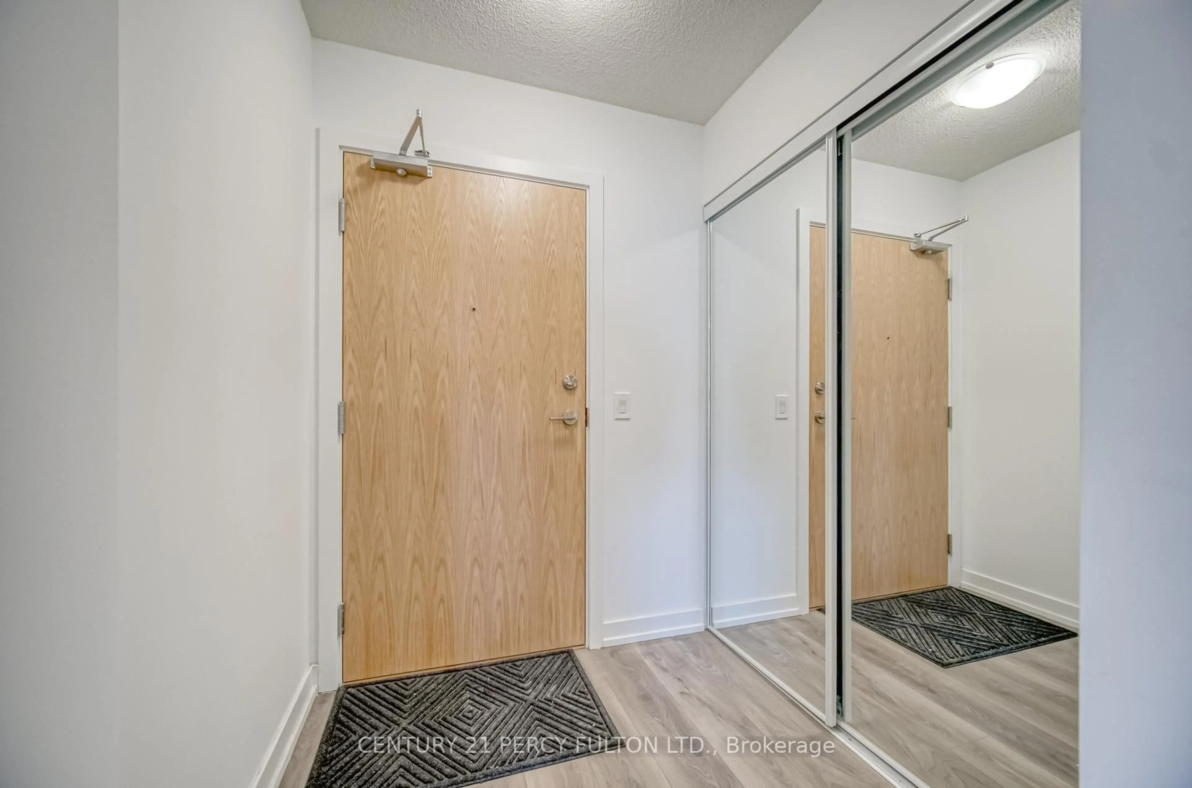 Indoor entryway for 1435 Celebration Dr #2203, Pickering Ontario L1W 0C4