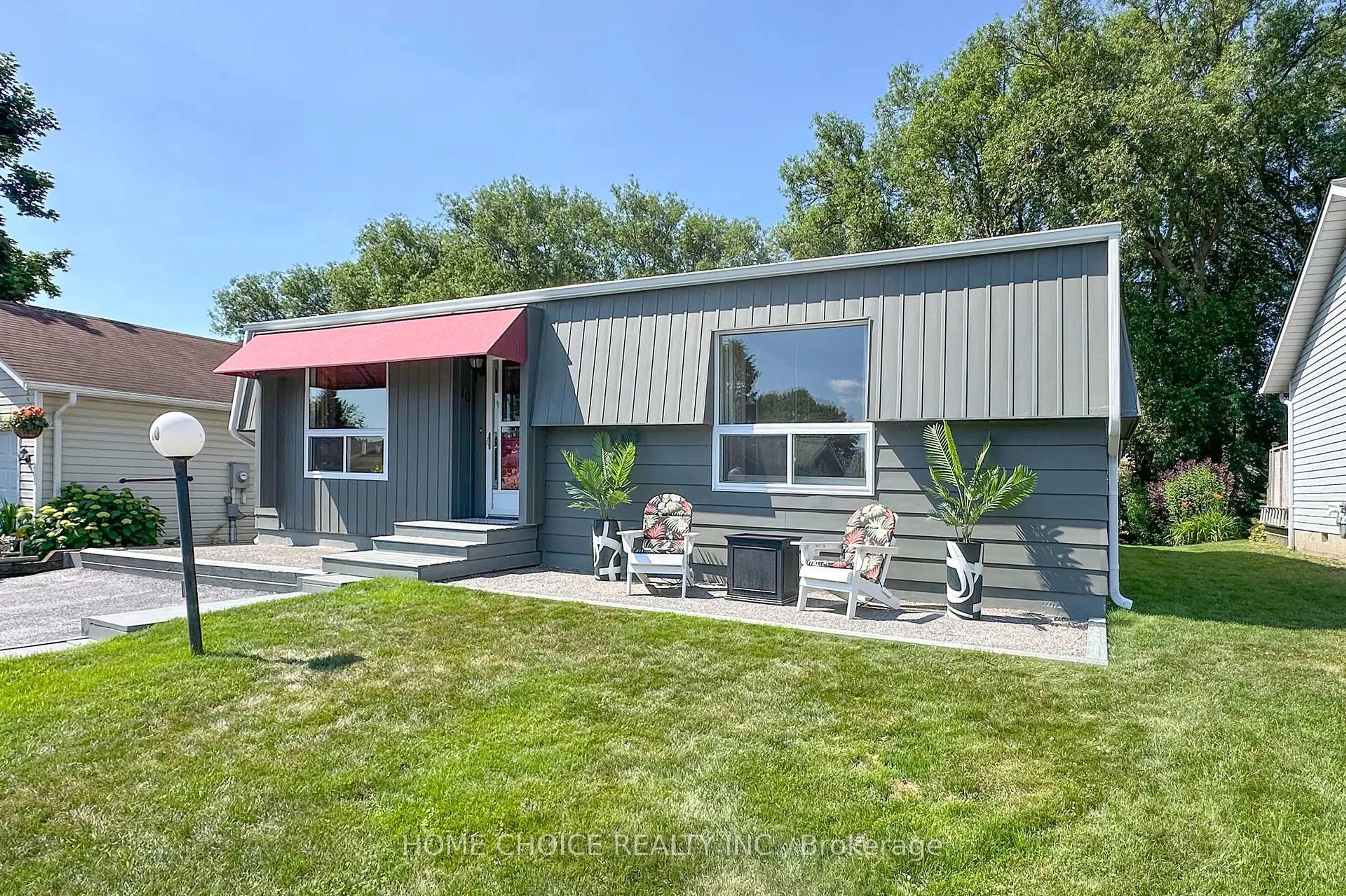 Home with vinyl exterior material, unknown for 10 Eastbank Rd, Clarington Ontario L1B 1A4