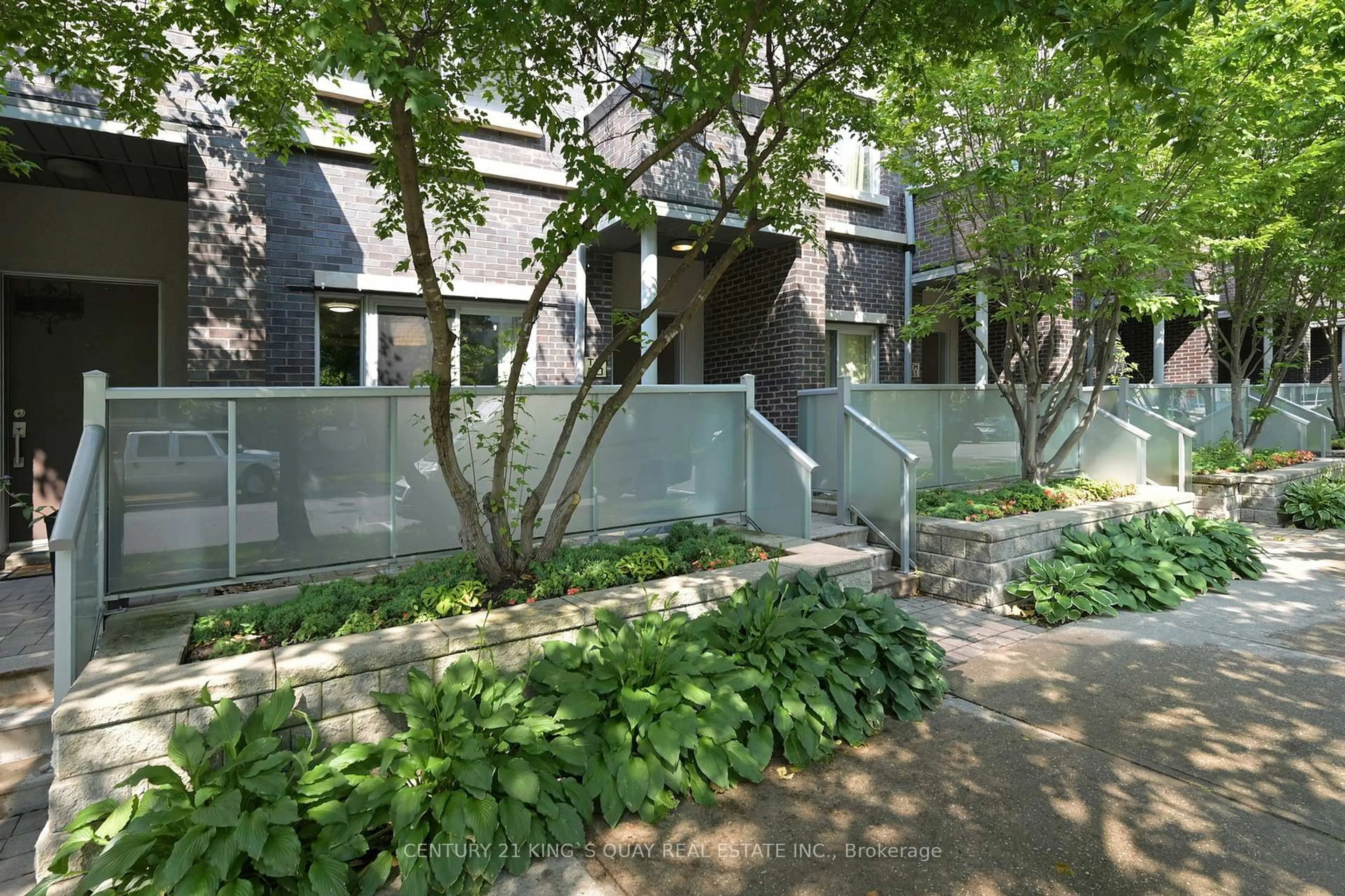 Patio, street for 315 Village Green Sq #50, Toronto Ontario M1S 0L2