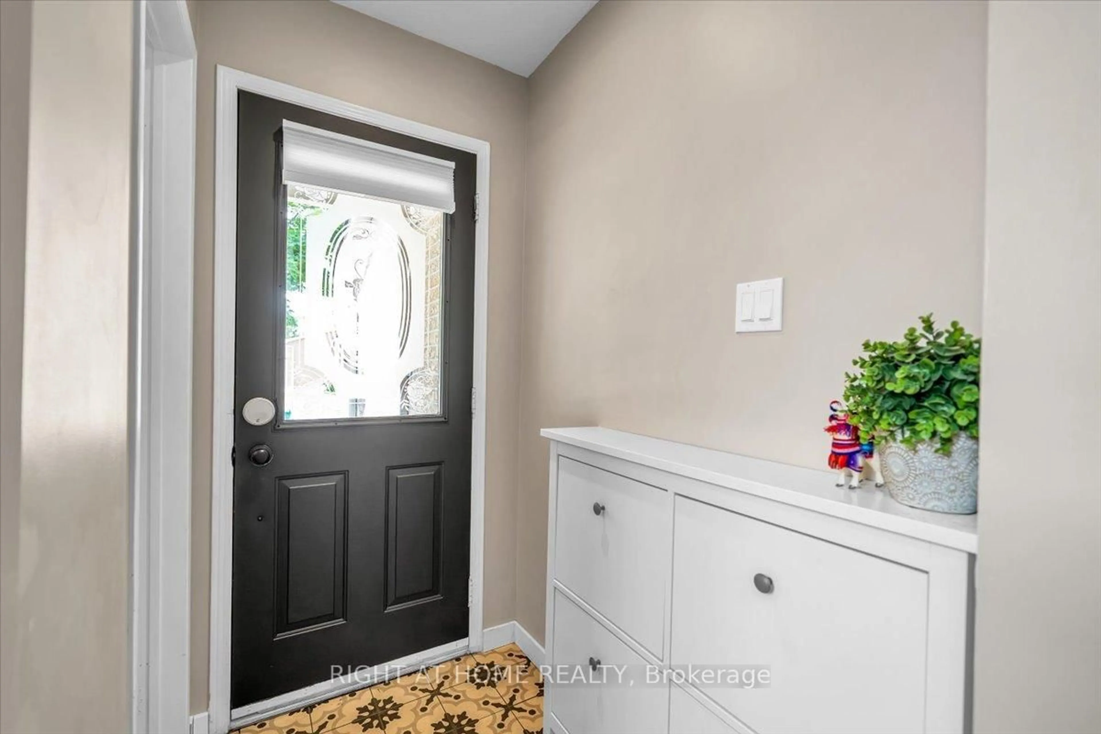 Indoor entryway for 64 Macintyre Lane, Ajax Ontario L1T 3X3