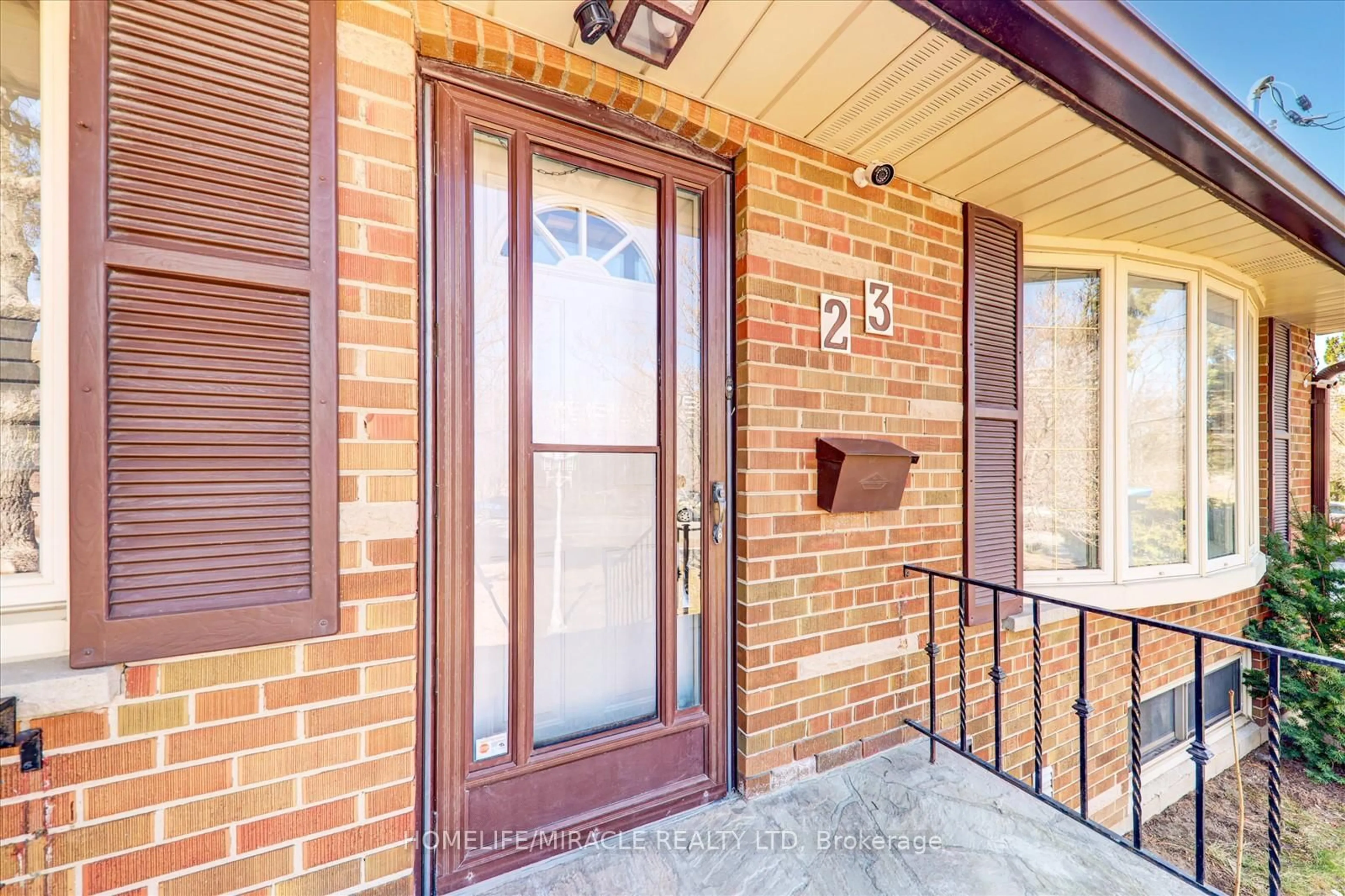 Indoor entryway for 23 Dunelm St, Toronto Ontario M1J 3G2