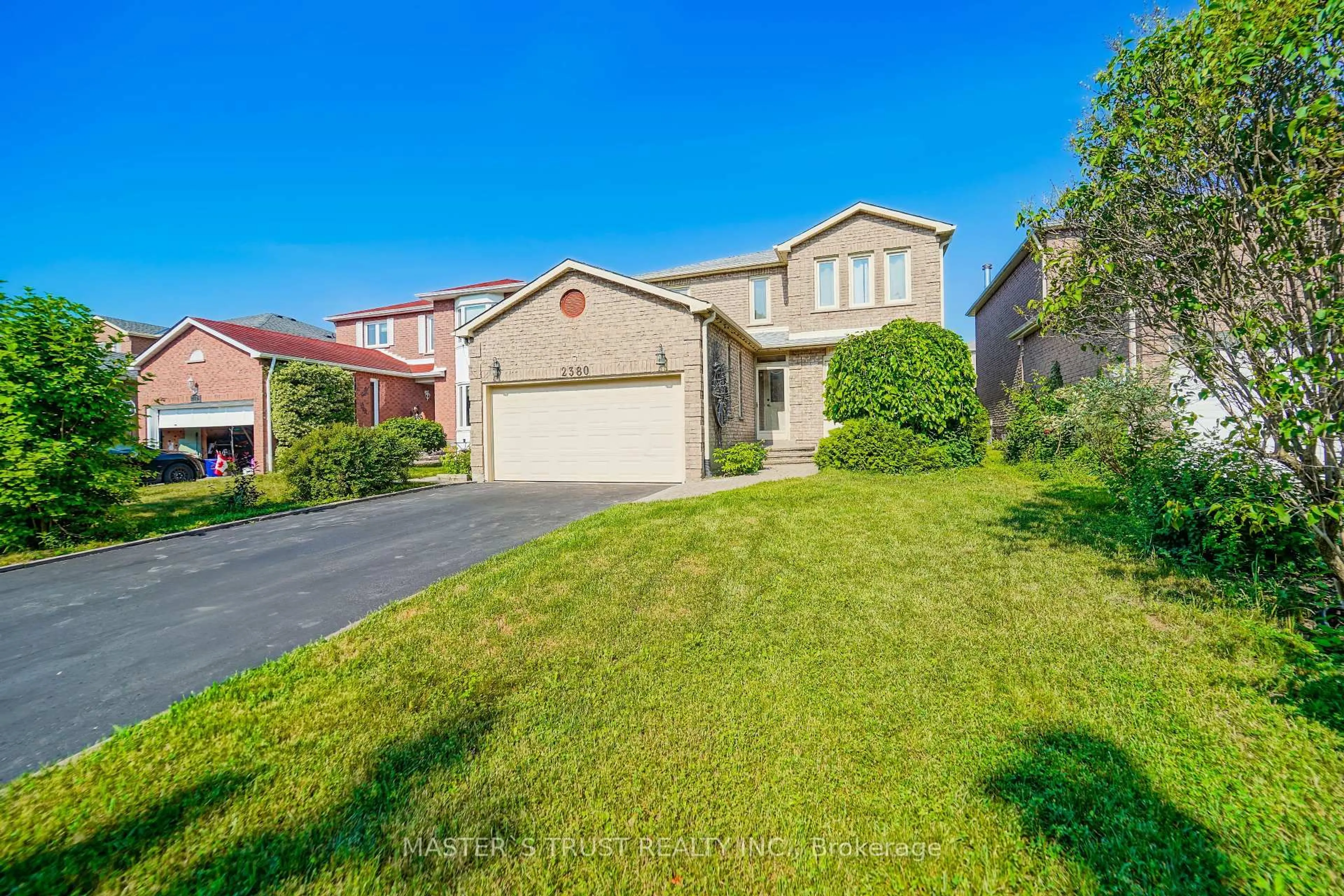 A pic from outside/outdoor area/front of a property/back of a property/a pic from drone, street for 2380 Denvale Dr, Pickering Ontario L1X 2H4