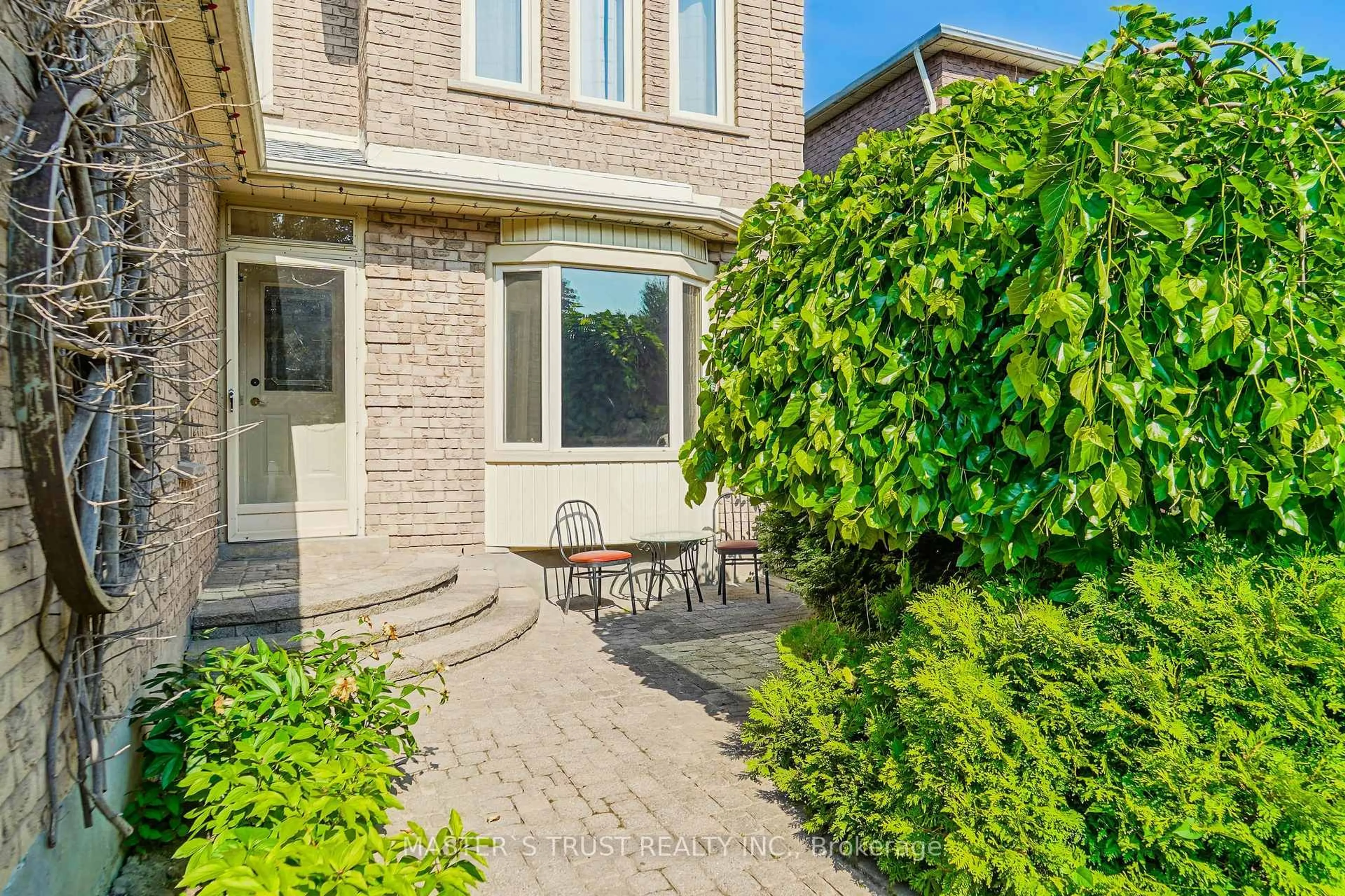 Patio, street for 2380 Denvale Dr, Pickering Ontario L1X 2H4