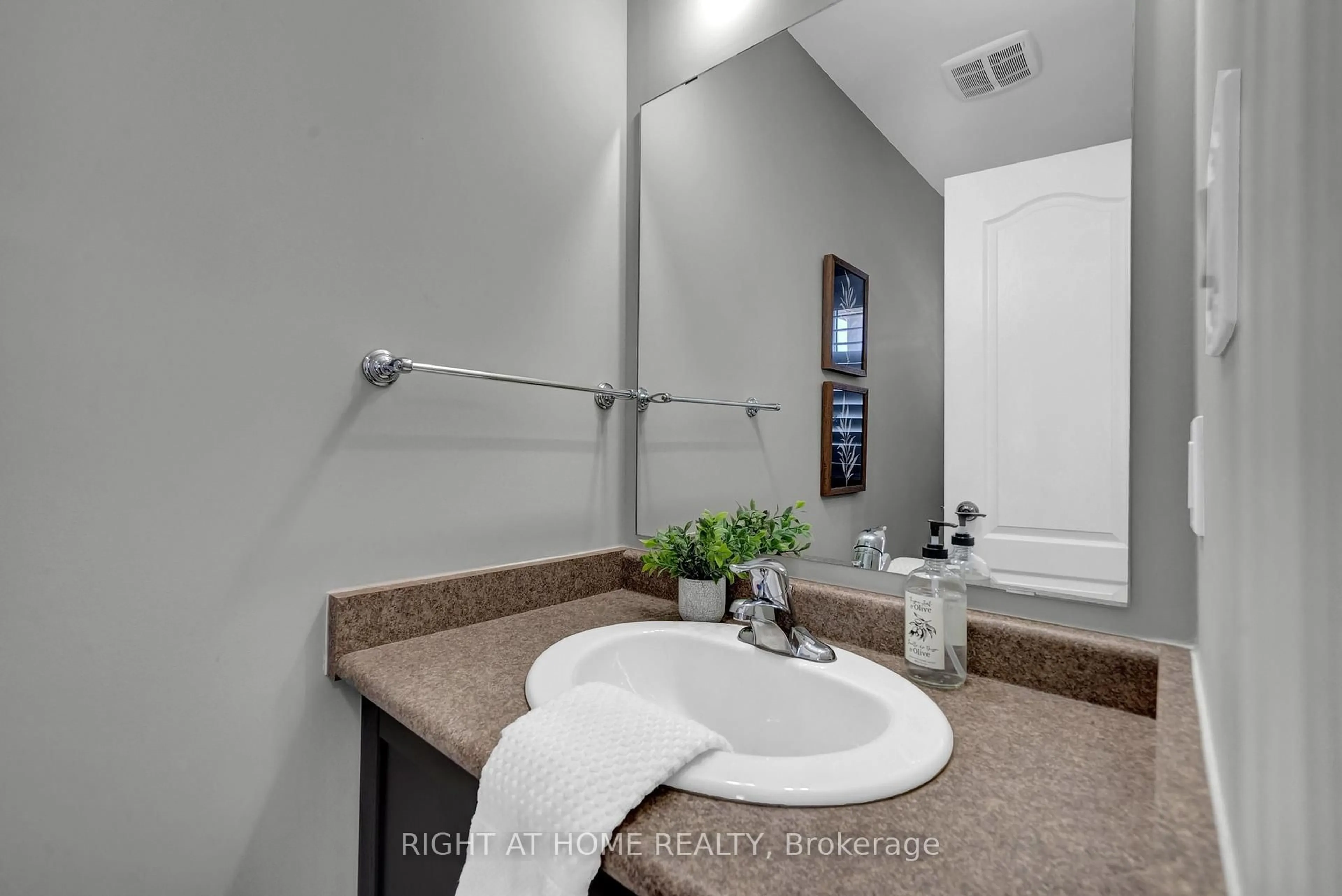 Contemporary bathroom, ceramic/tile floor for 6 Vetzal Crt, Clarington Ontario L1E 0H3