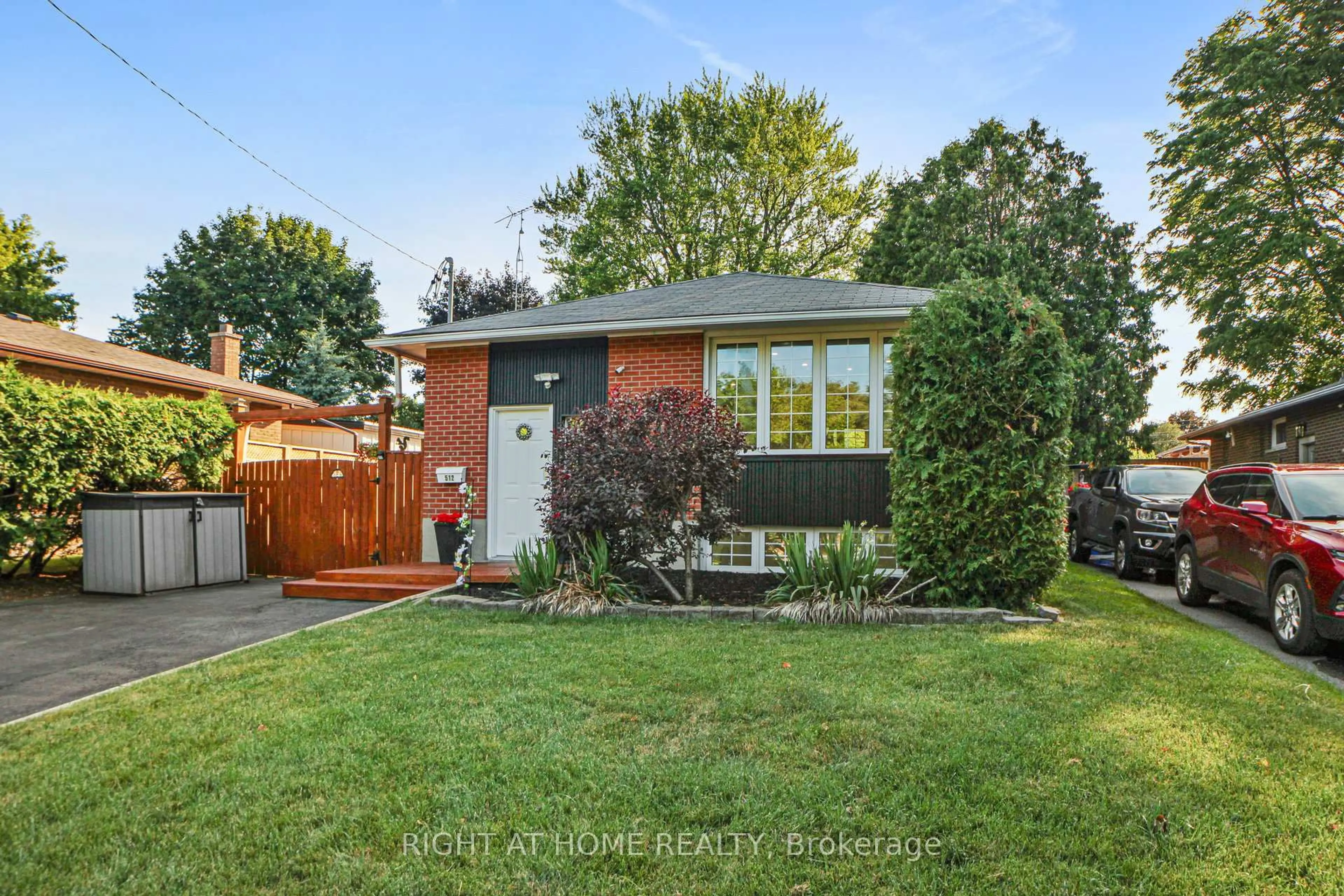 Home with brick exterior material, street for 512 Oshawa Blvd, Oshawa Ontario L1G 5T7