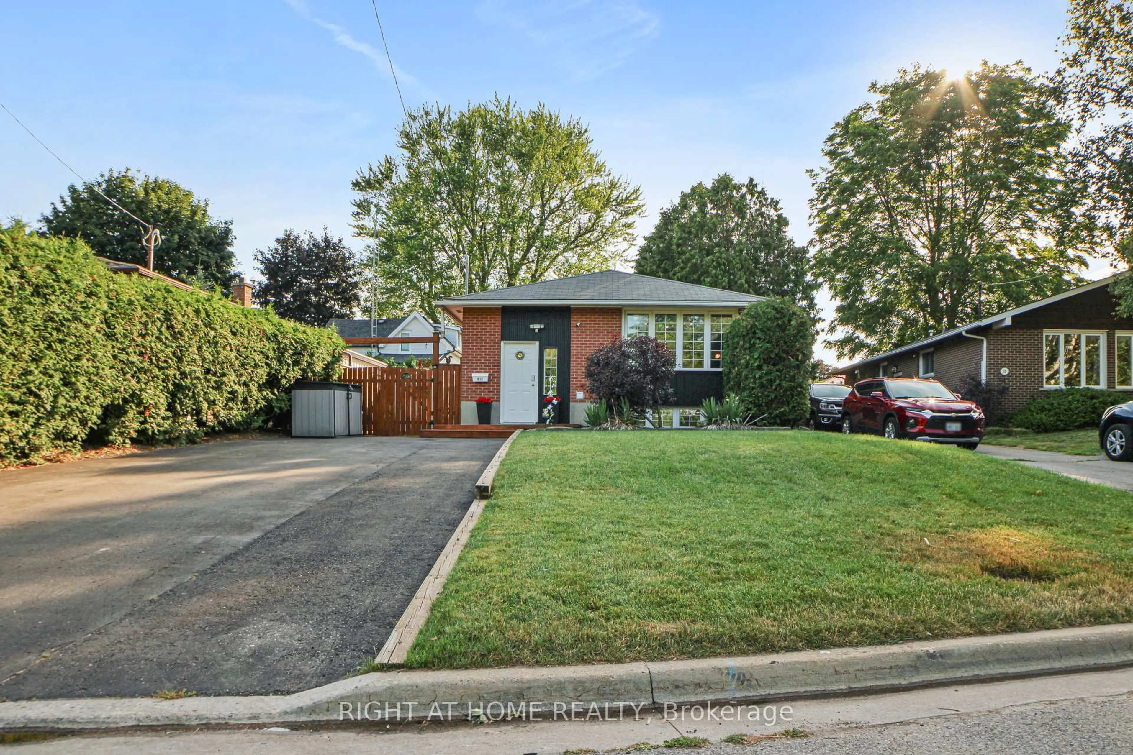 Home with brick exterior material, street for 512 Oshawa Blvd, Oshawa Ontario L1G 5T7