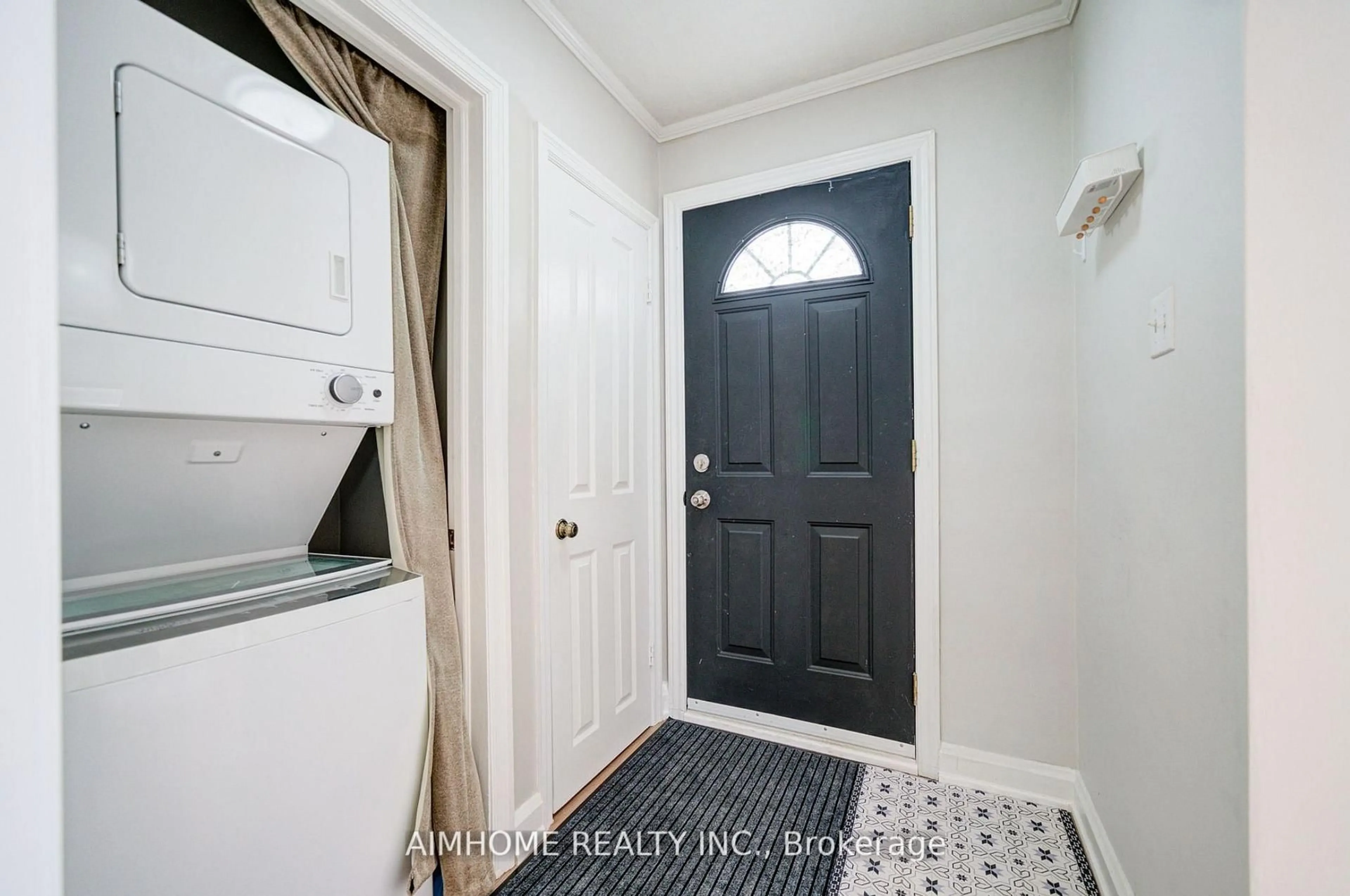 Indoor entryway for 221 St Lawrence St, Whitby Ontario L1N 1G9