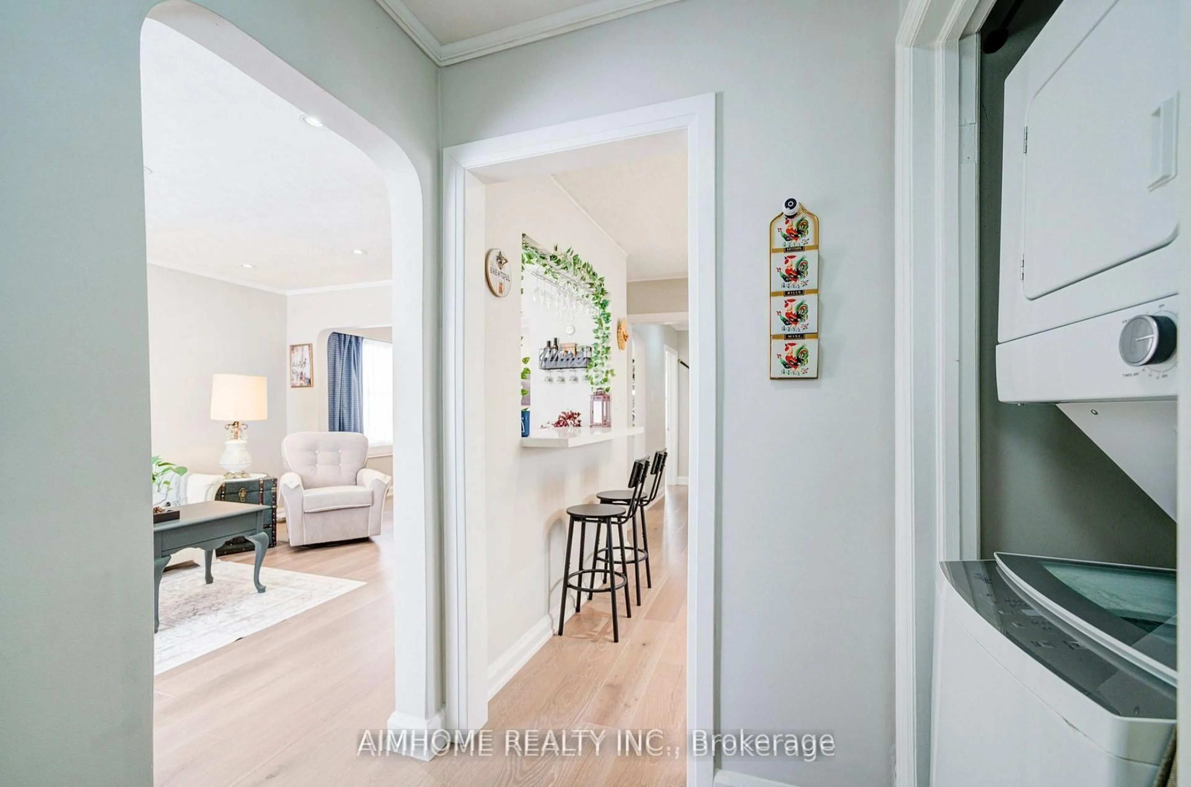 Indoor entryway for 221 St Lawrence St, Whitby Ontario L1N 1G9