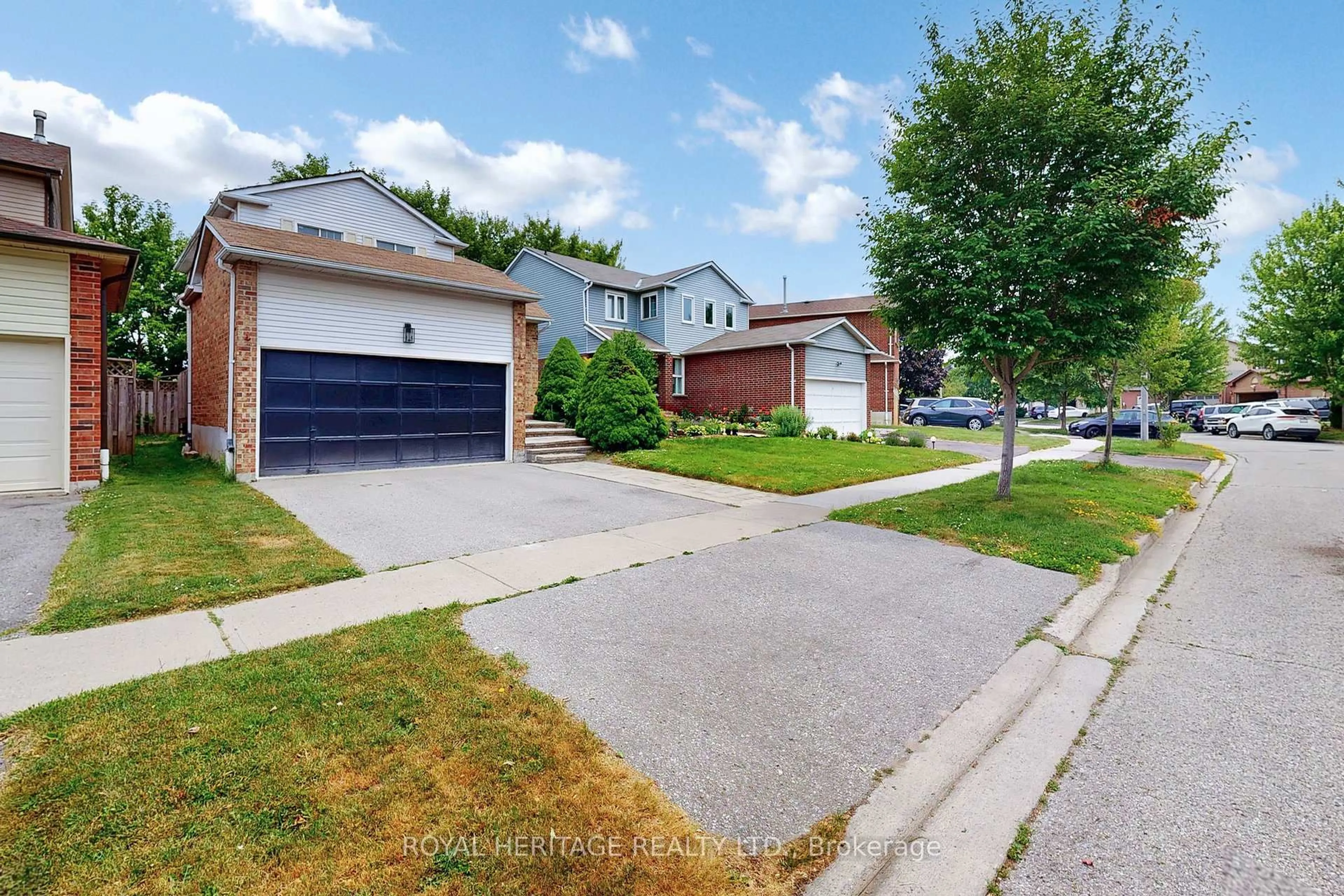 A pic from outside/outdoor area/front of a property/back of a property/a pic from drone, street for 20 Reed Dr, Ajax Ontario L1S 5S3
