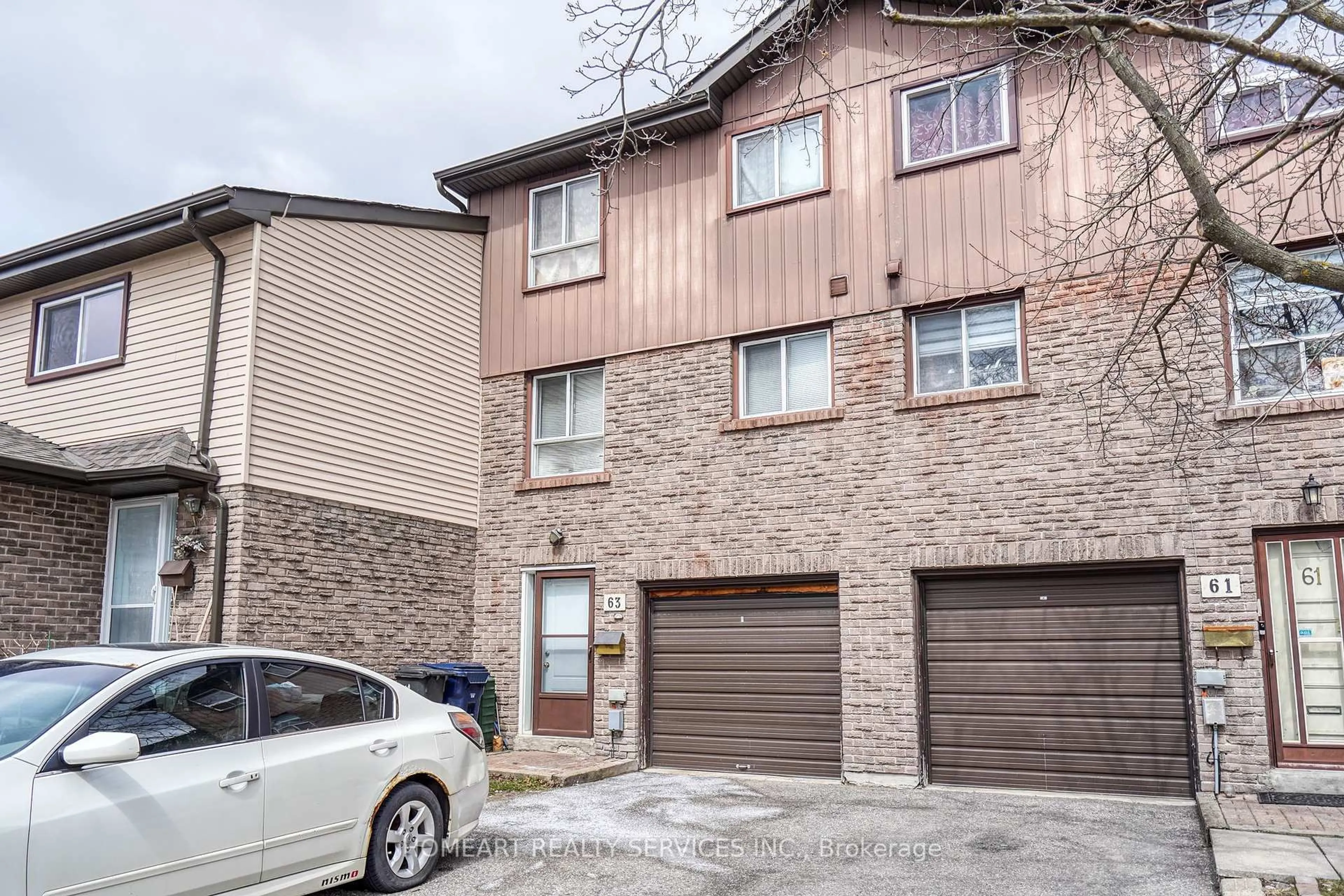 A pic from outside/outdoor area/front of a property/back of a property/a pic from drone, street for 1131 Sandhurst Circ #63, Toronto Ontario M1V 1V5