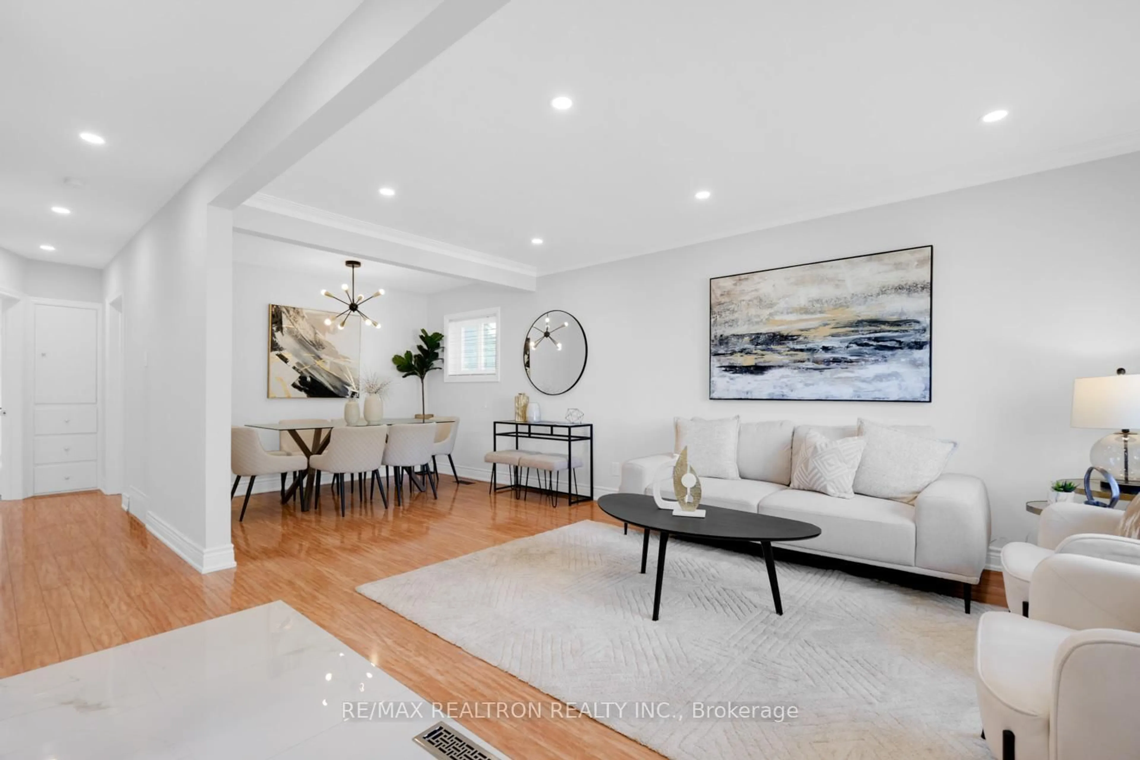 Living room with furniture, unknown for 30 Balaclava Dr, Toronto Ontario M1P 1E6