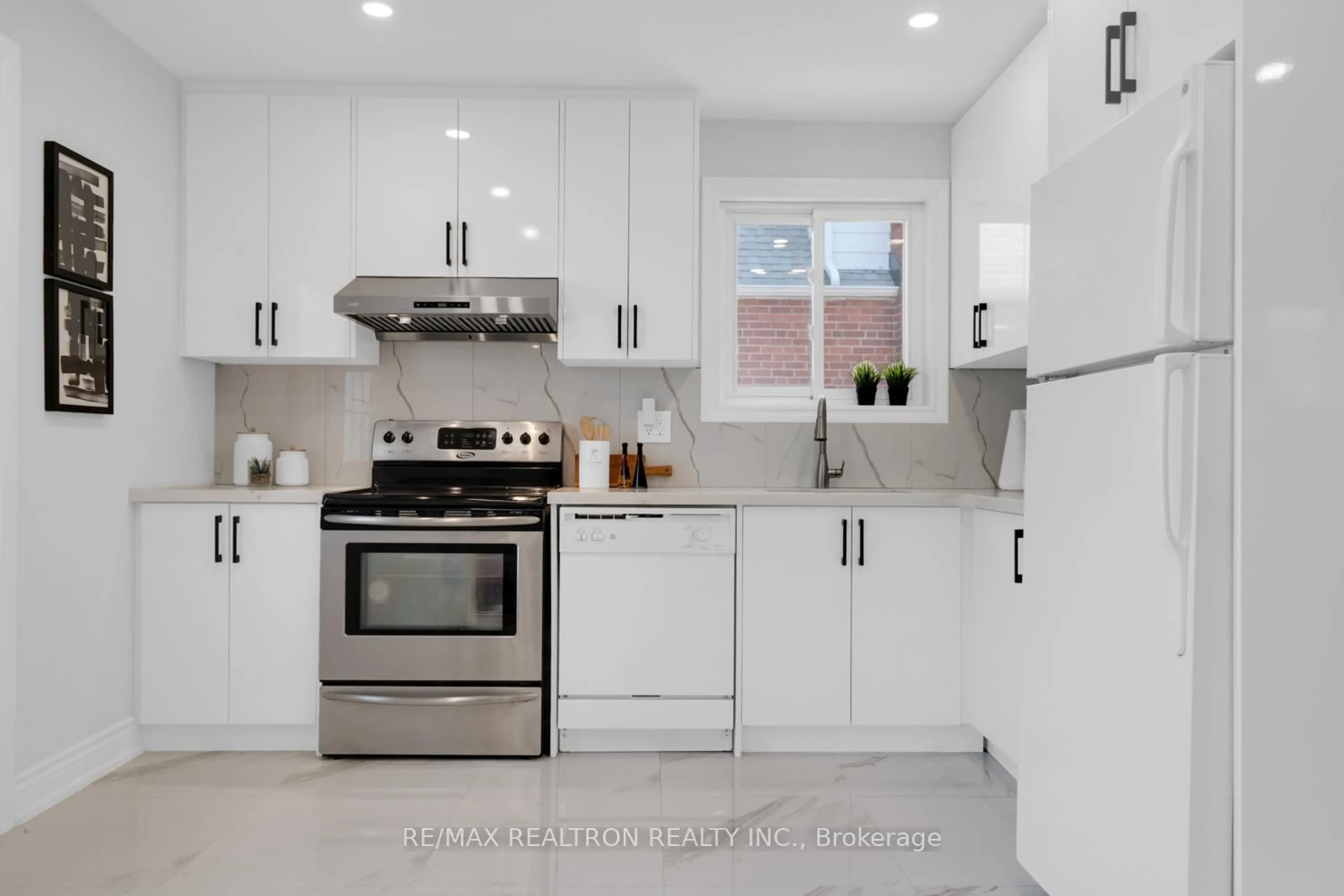 Open concept kitchen, ceramic/tile floor for 30 Balaclava Dr, Toronto Ontario M1P 1E6