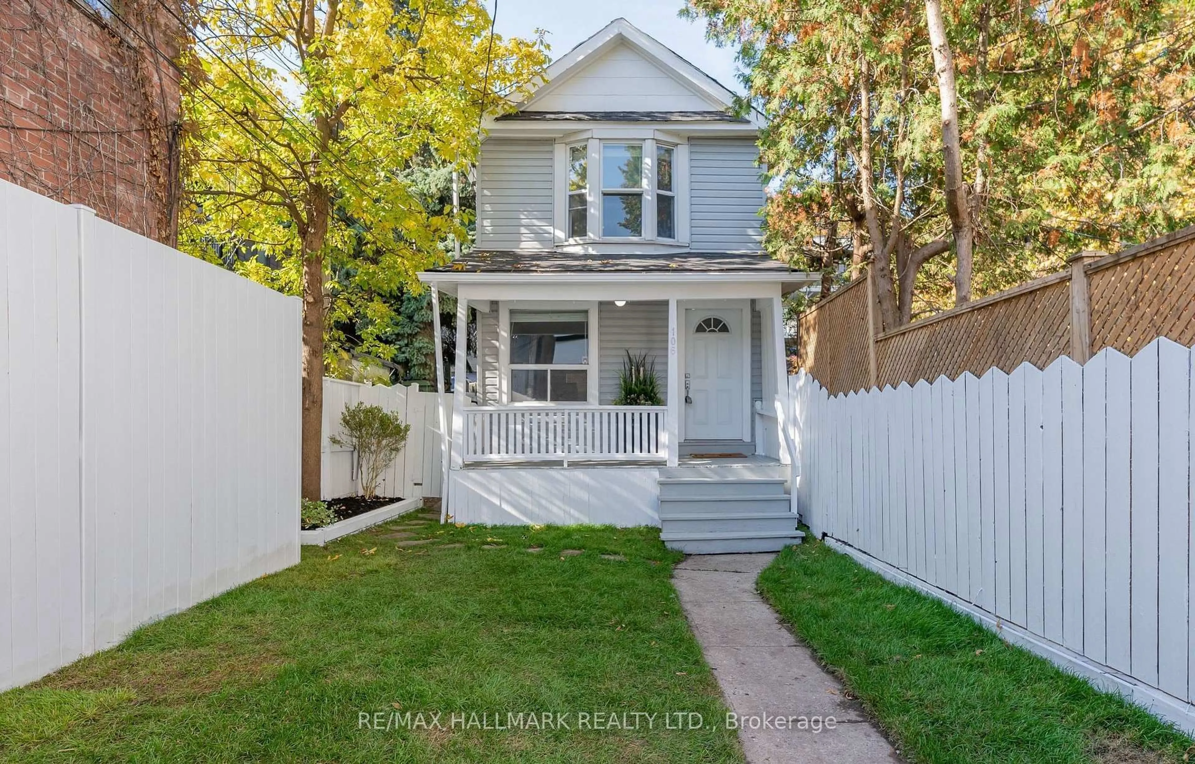 Home with vinyl exterior material, street for 106 Willow Ave, Toronto Ontario M4E 3K3