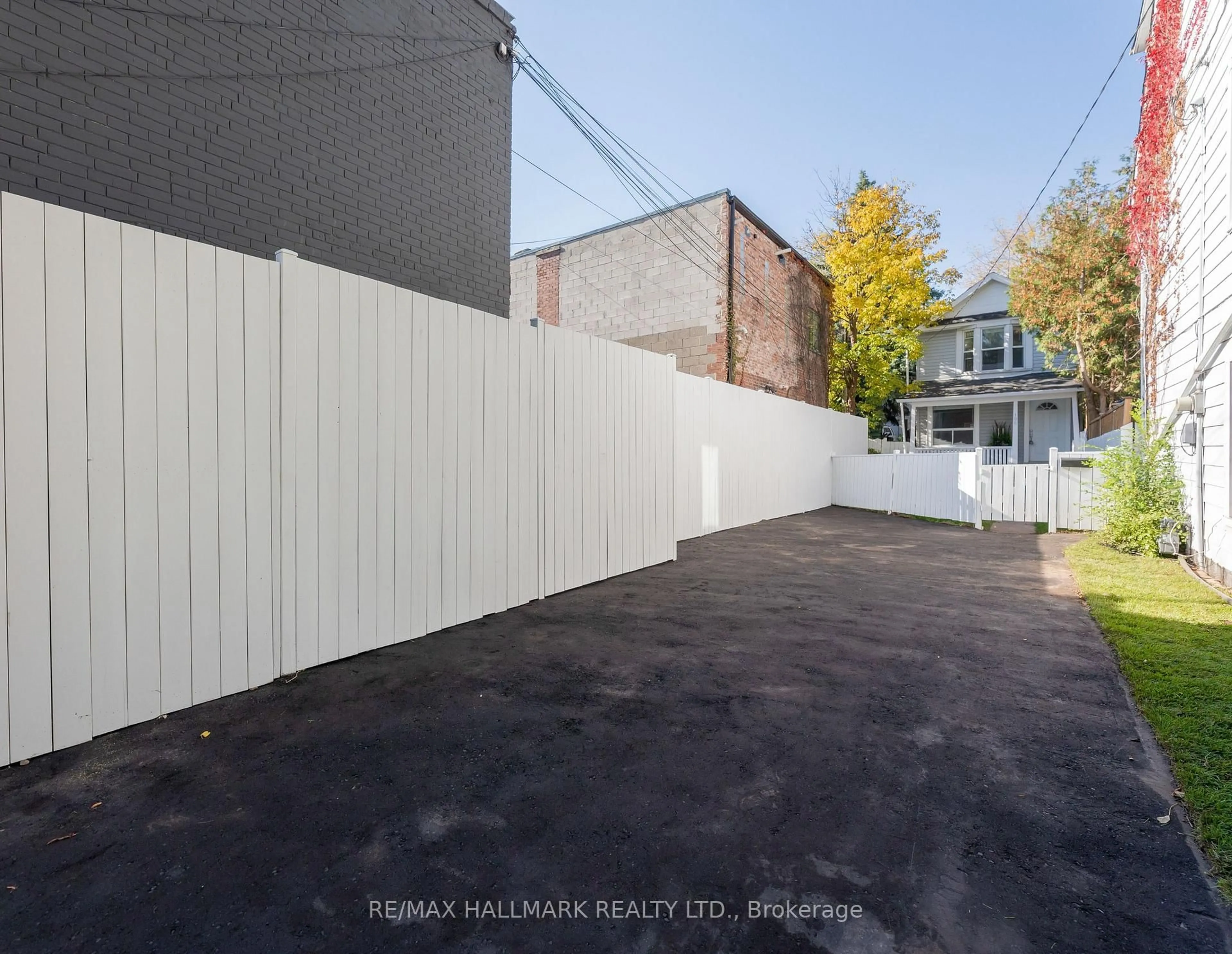 Unknown for 106 Willow Ave, Toronto Ontario M4E 3K3