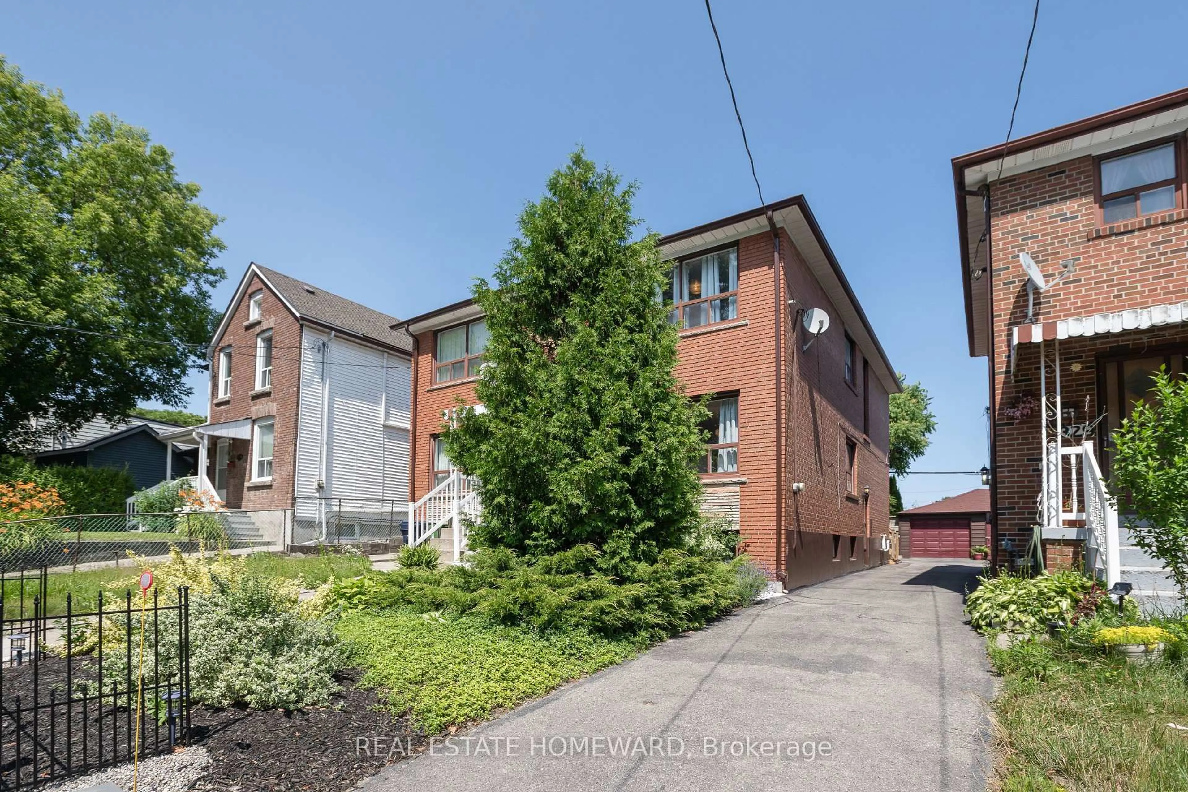 A pic from outside/outdoor area/front of a property/back of a property/a pic from drone, street for 331 Rhodes Ave, Toronto Ontario M4L 3A4