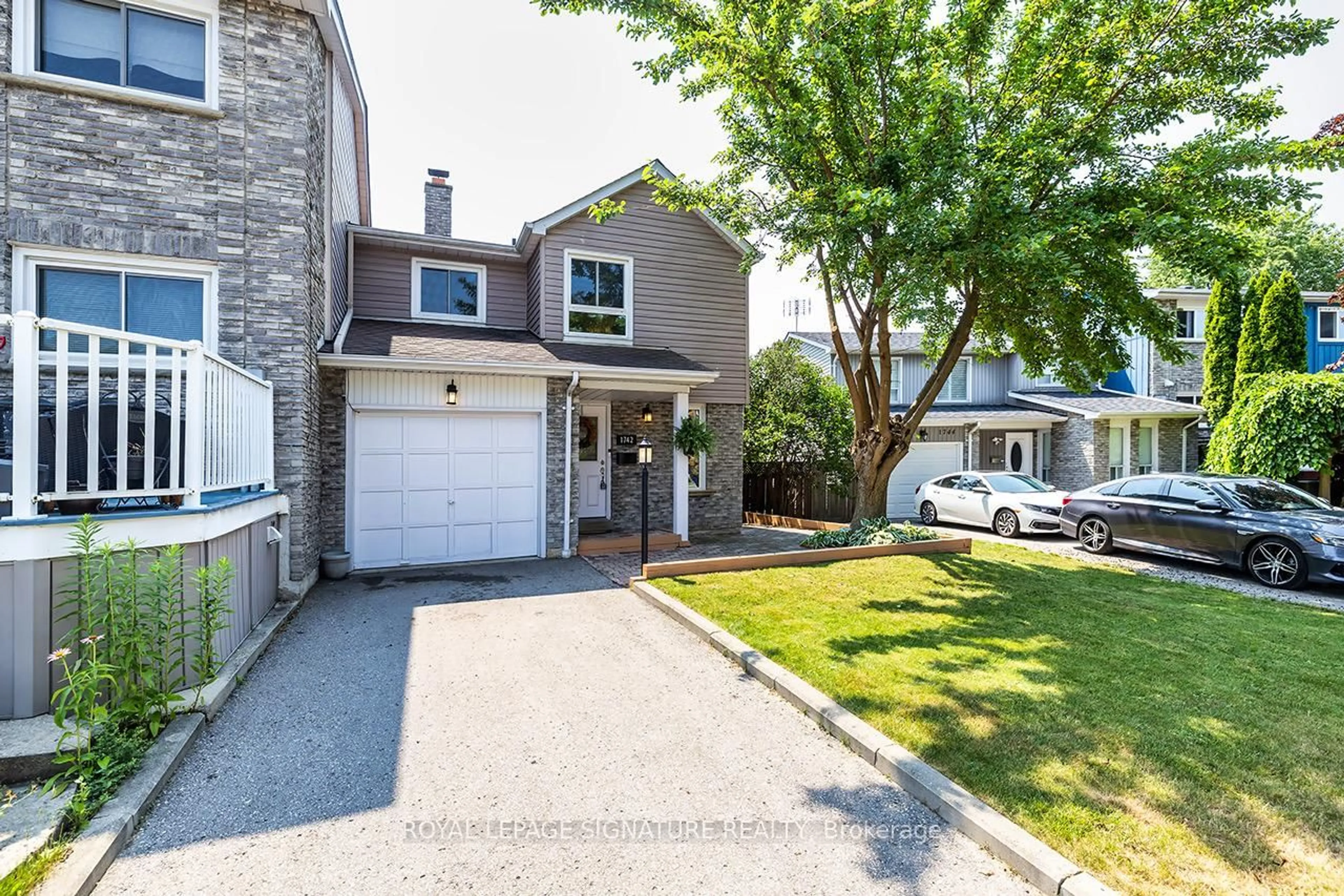 Home with vinyl exterior material, street for 1742 Listowell Cres, Pickering Ontario L1V 2Y3