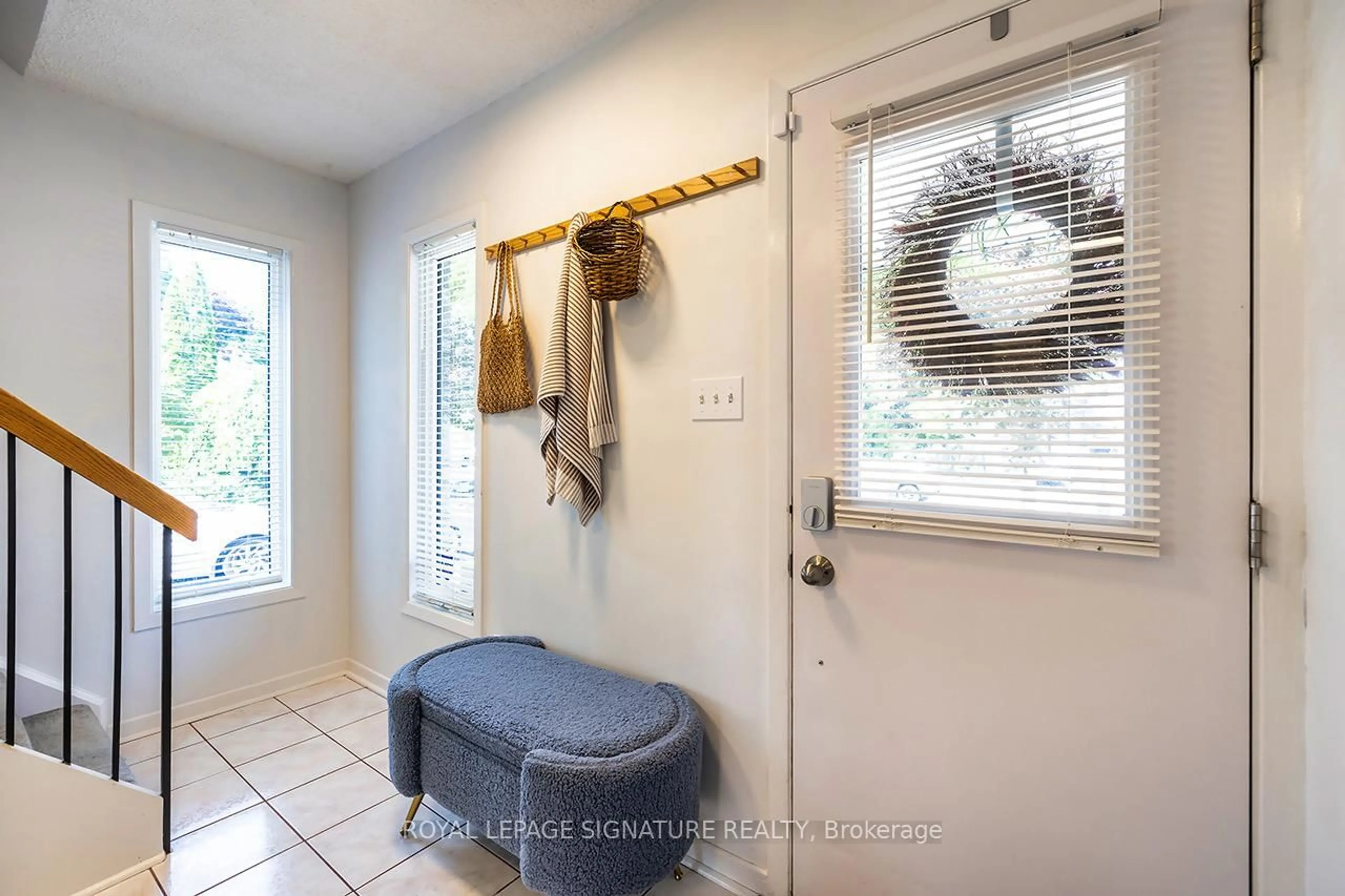 Indoor entryway for 1742 Listowell Cres, Pickering Ontario L1V 2Y3