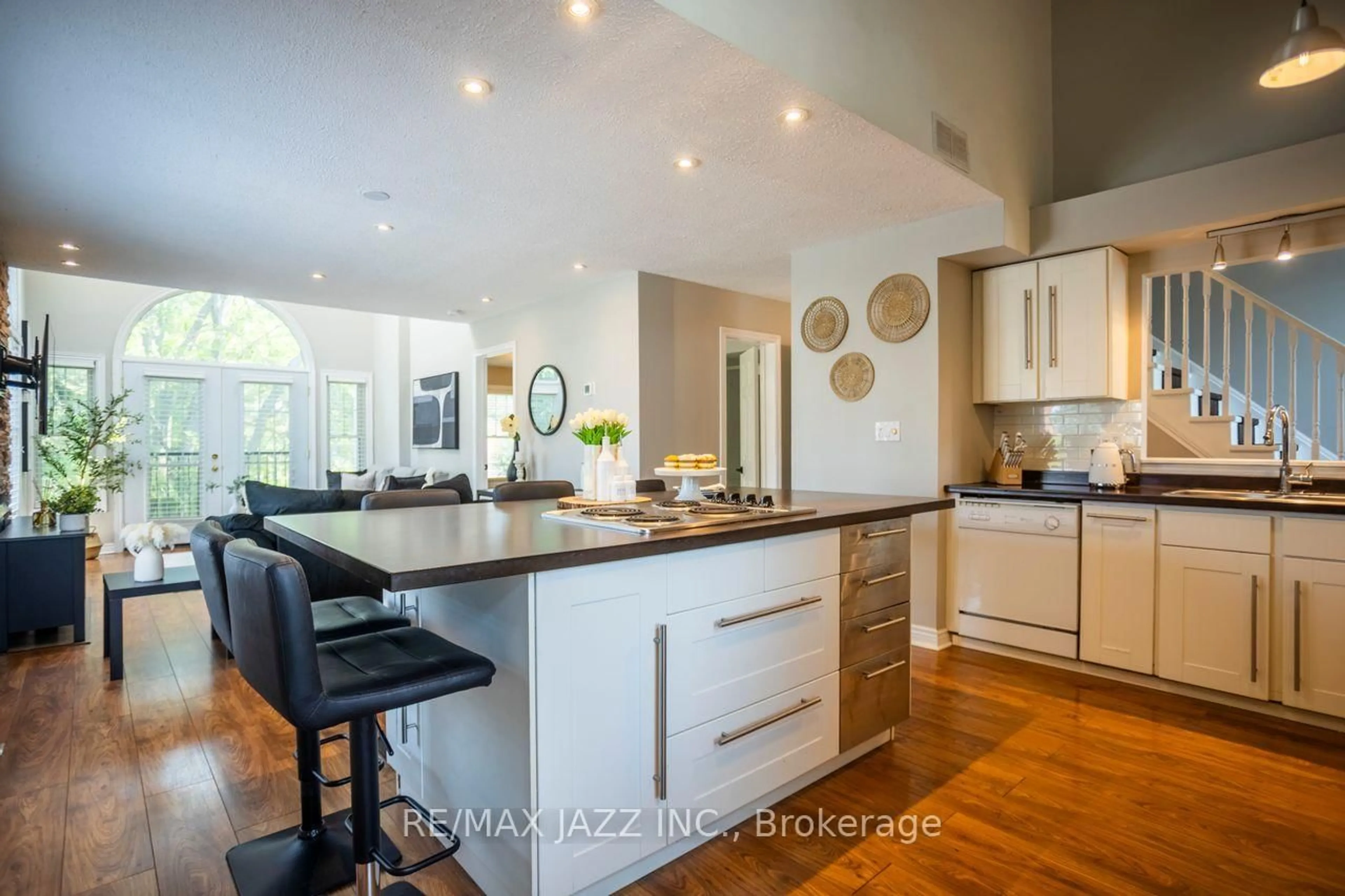 Contemporary kitchen, wood/laminate floor for 1655 Nash Rd #C2, Clarington Ontario L1E 1S8