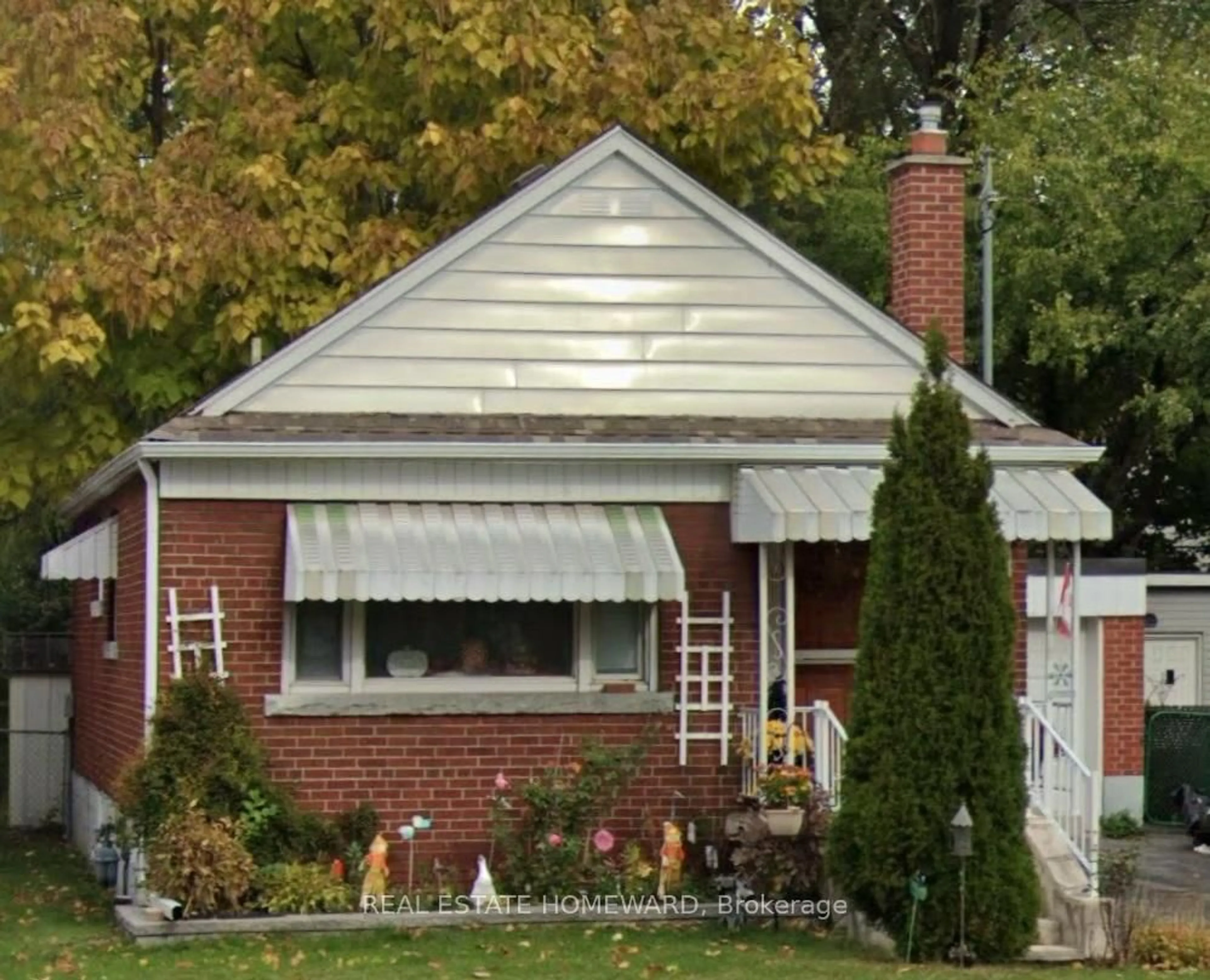 Home with vinyl exterior material, street for 30 Innisdale Dr, Toronto Ontario M1R 1C3