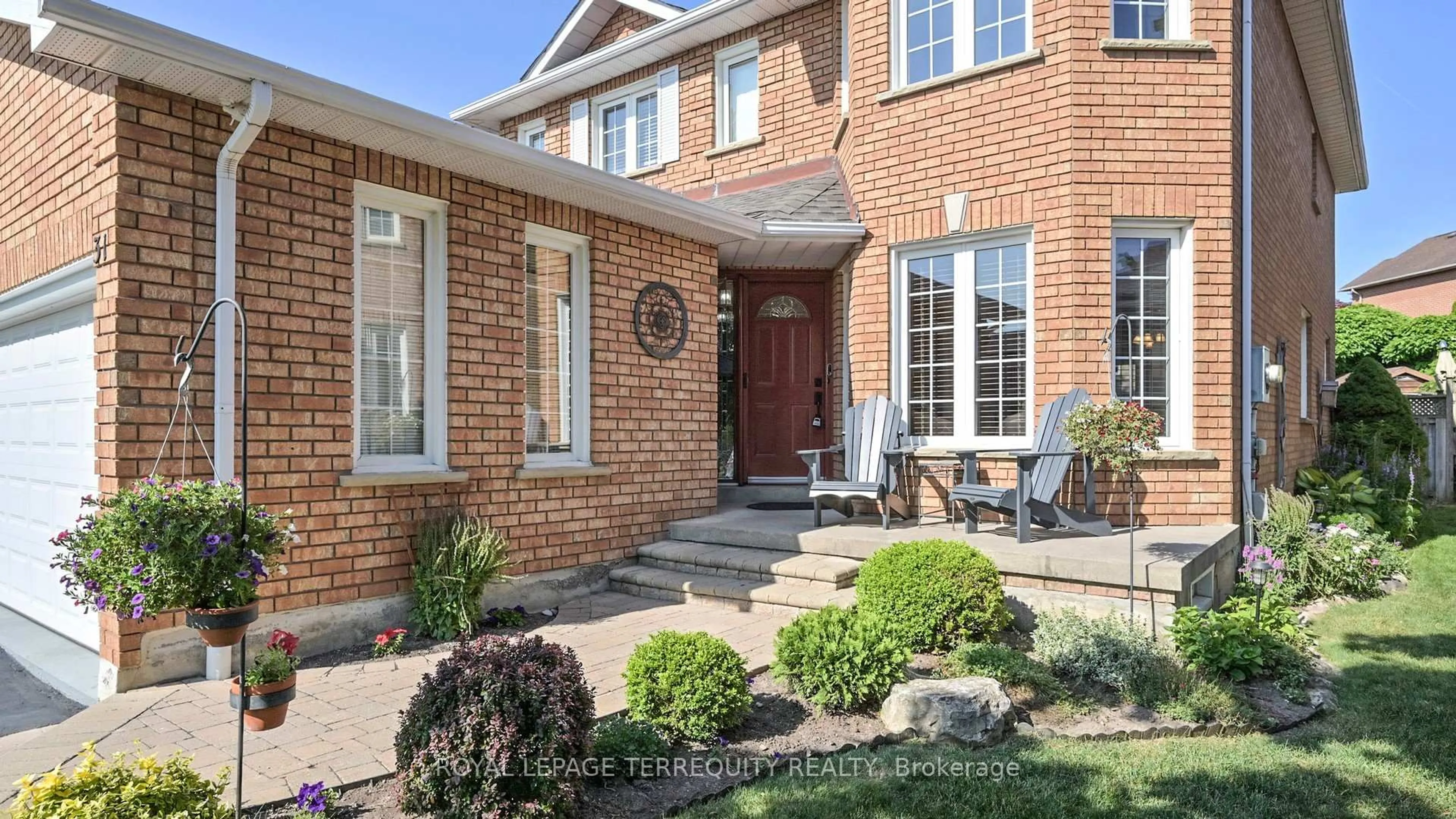 Home with brick exterior material, street for 31 Waller St, Whitby Ontario L1R 1Z8