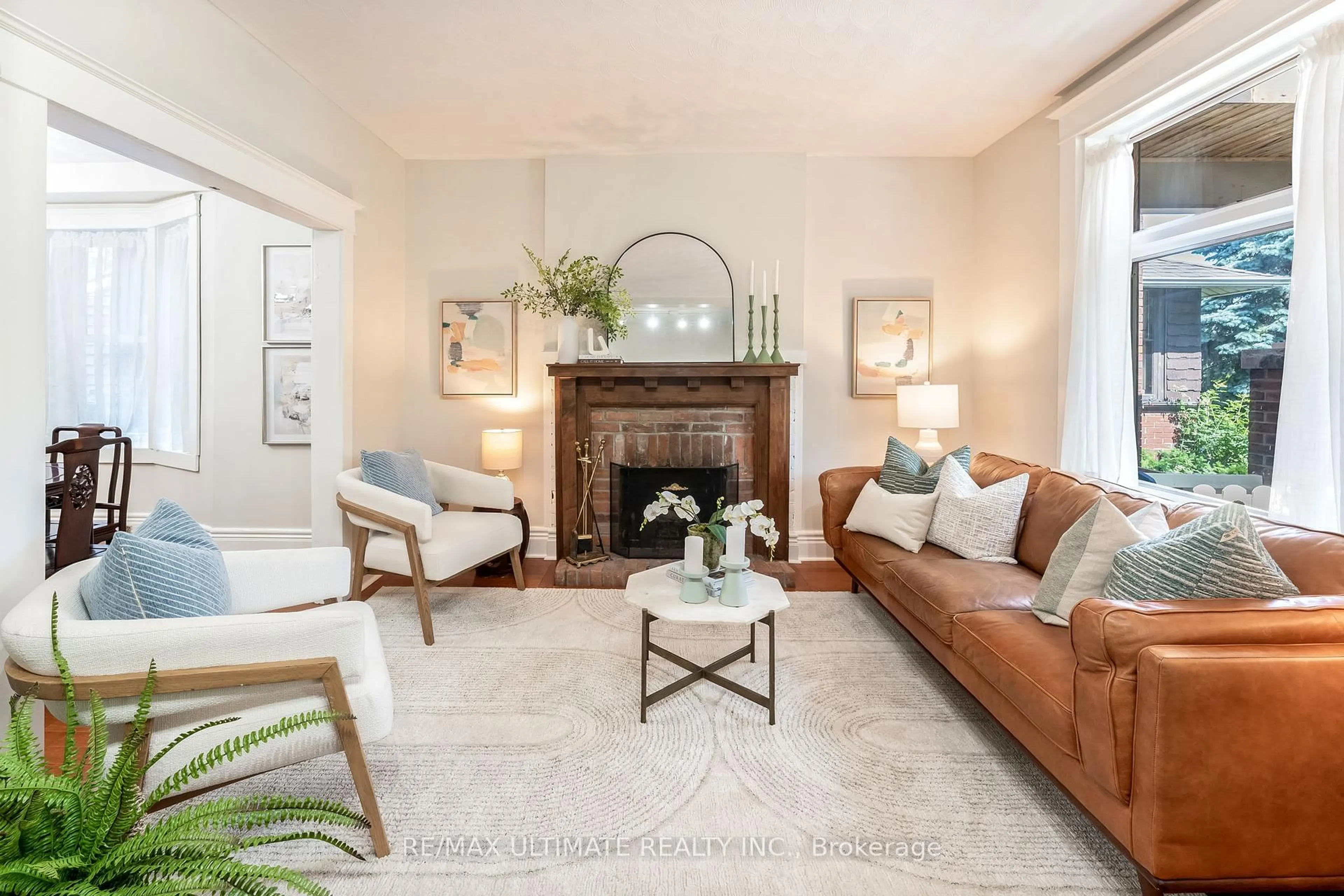 Living room with furniture, unknown for 17 Beach View Cres, Toronto Ontario M4E 2L6