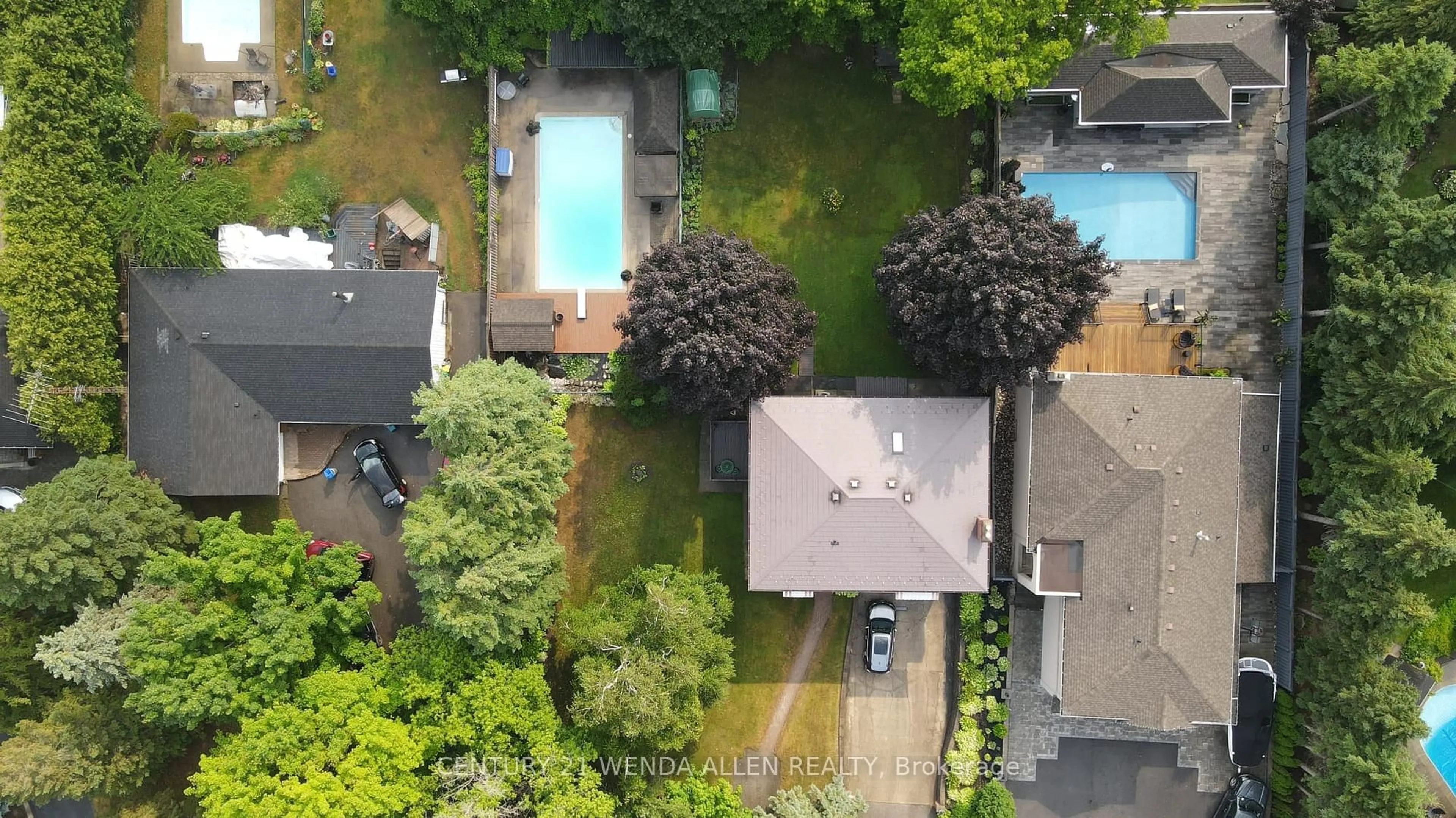 A pic from outside/outdoor area/front of a property/back of a property/a pic from drone, city buildings view from balcony for 1873 Woodview Ave, Pickering Ontario L1V 1L5