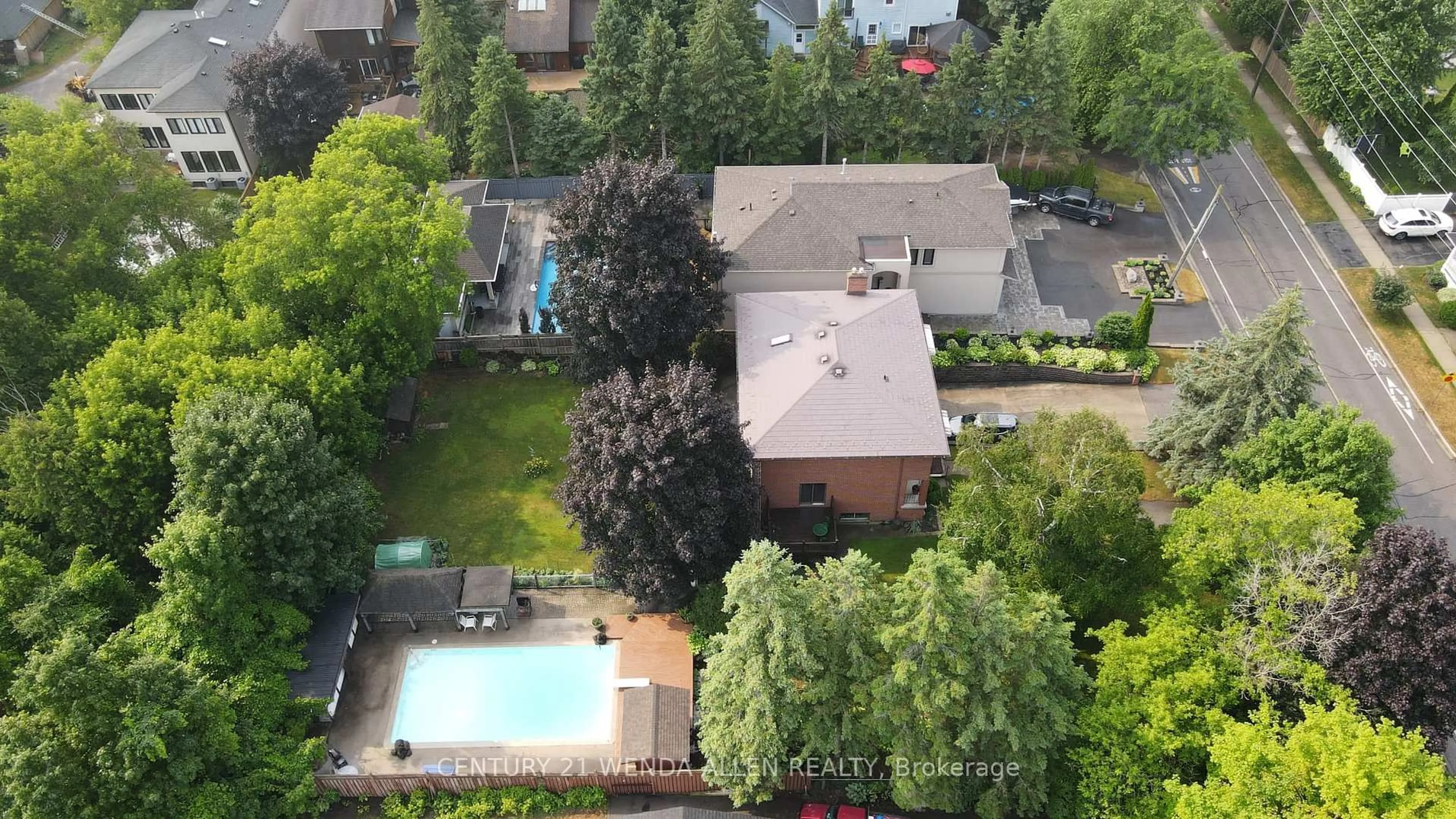 A pic from outside/outdoor area/front of a property/back of a property/a pic from drone, city buildings view from balcony for 1873 Woodview Ave, Pickering Ontario L1V 1L5