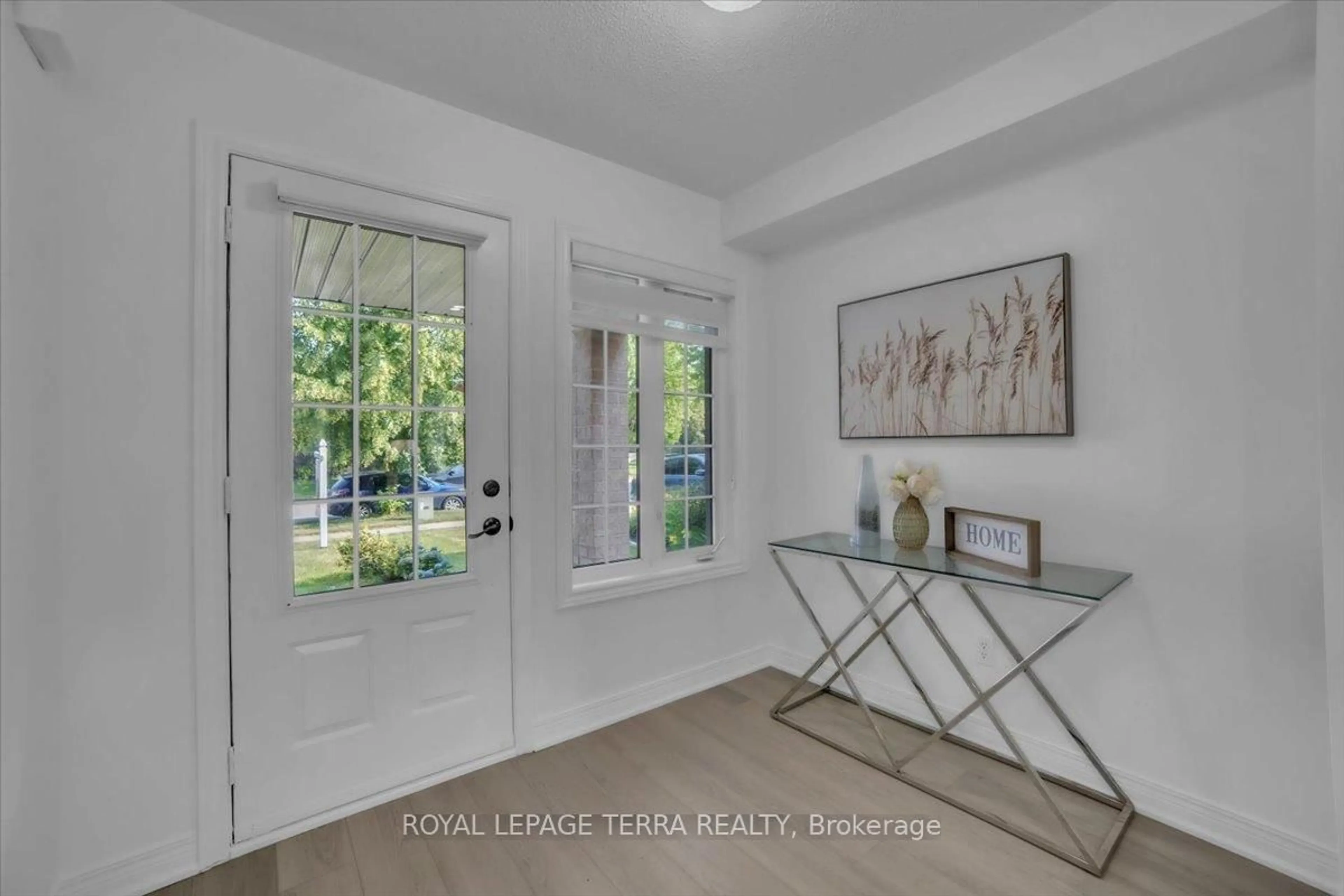 Indoor entryway for 67 Dadson Dr, Clarington Ontario L1C 5J1