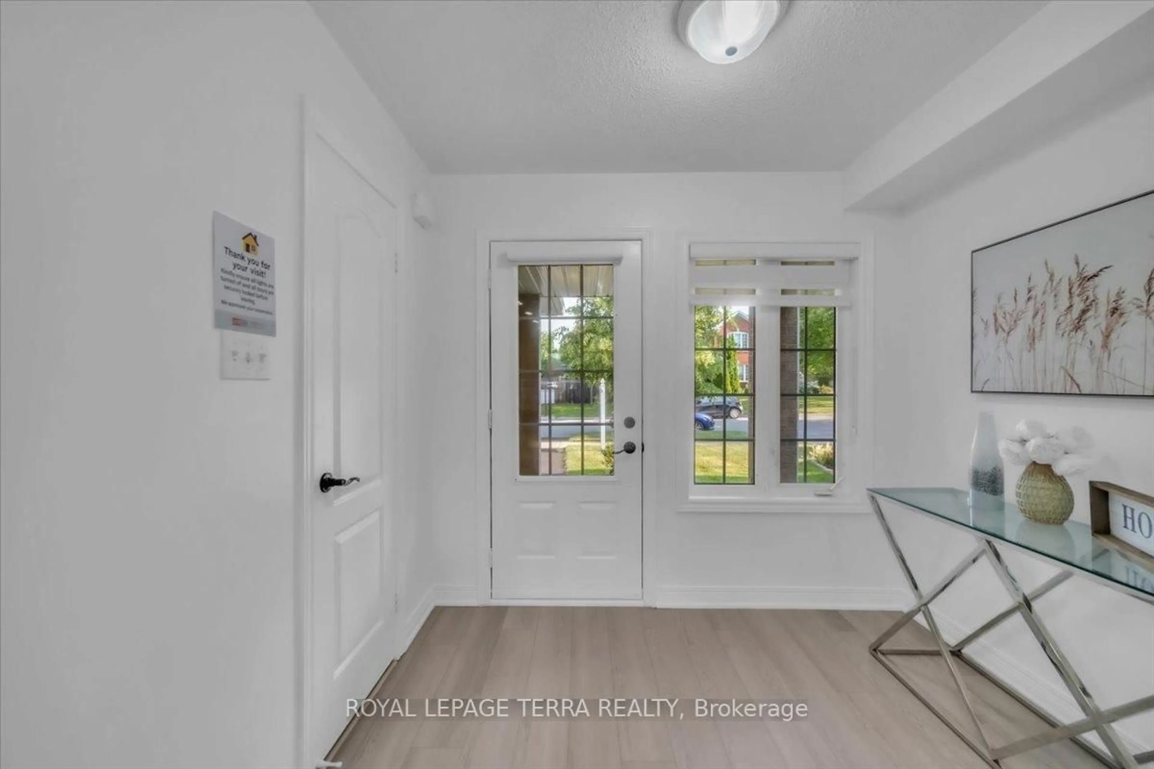Indoor entryway for 67 Dadson Dr, Clarington Ontario L1C 5J1