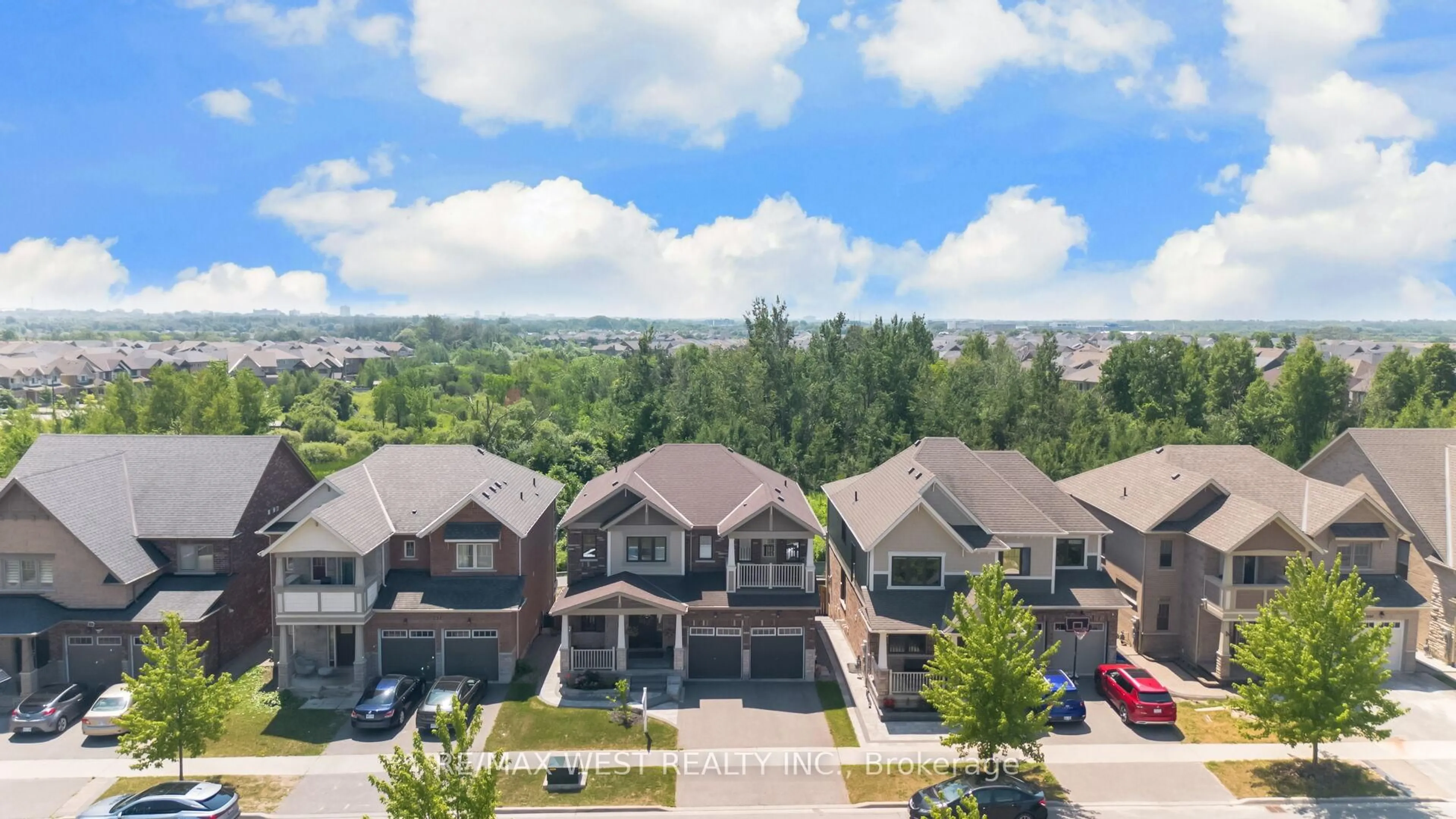 A pic from outside/outdoor area/front of a property/back of a property/a pic from drone, unknown for 207 Symington Ave, Oshawa Ontario L1L 0J8
