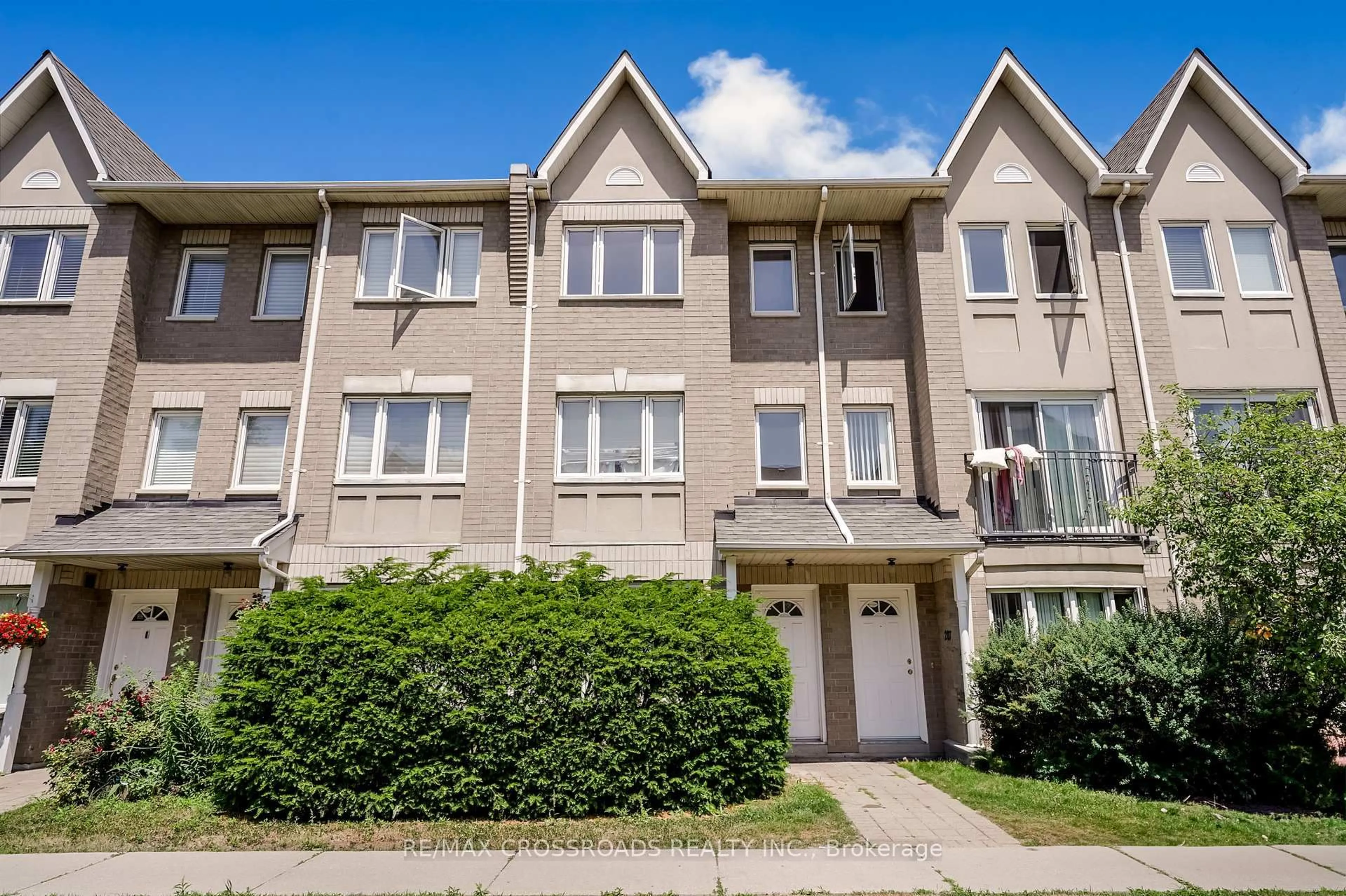 Patio, street for 29 Rosebank Dr #206, Toronto Ontario M1B 5Y7