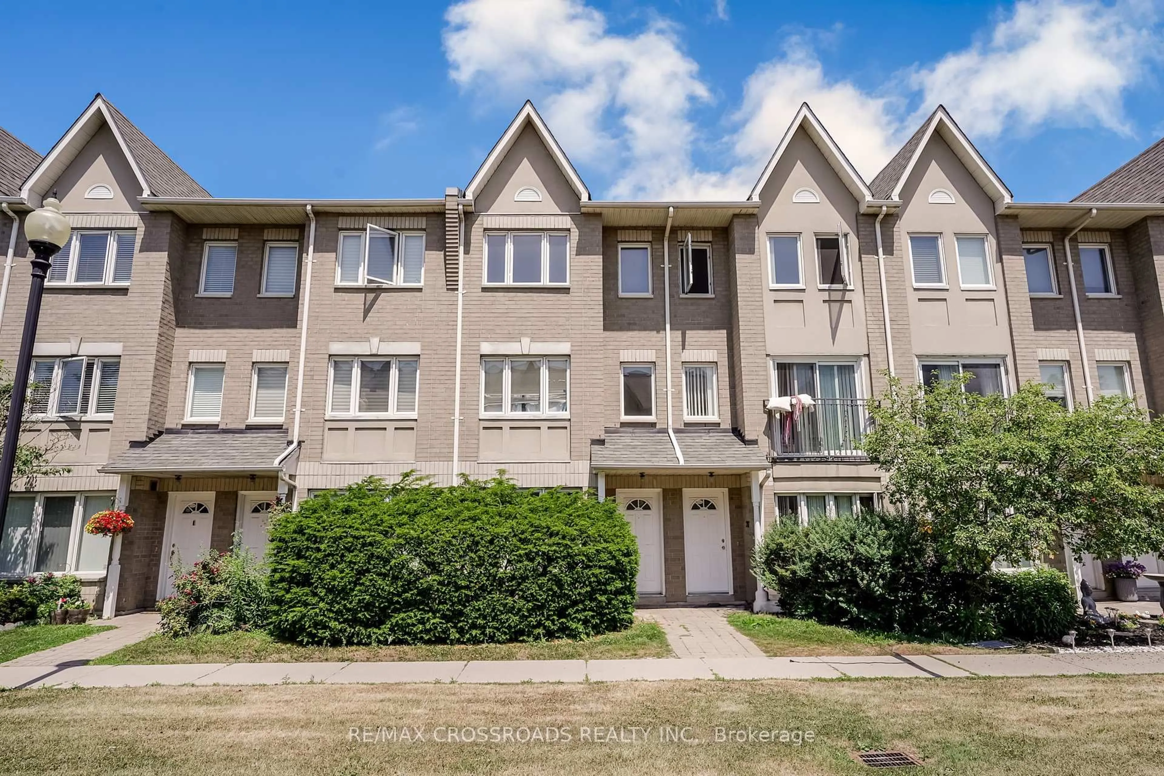 A pic from outside/outdoor area/front of a property/back of a property/a pic from drone, street for 29 Rosebank Dr #206, Toronto Ontario M1B 5Y7