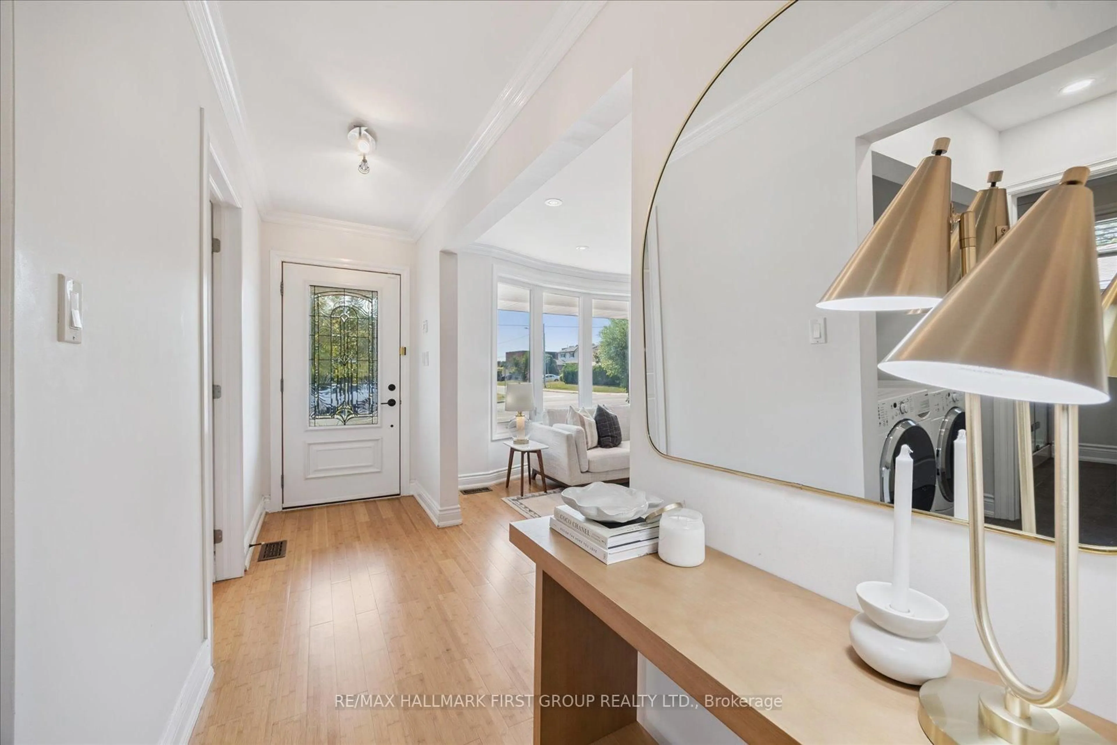 Indoor entryway for 1919 Glenview Rd, Pickering Ontario L1V 1W9