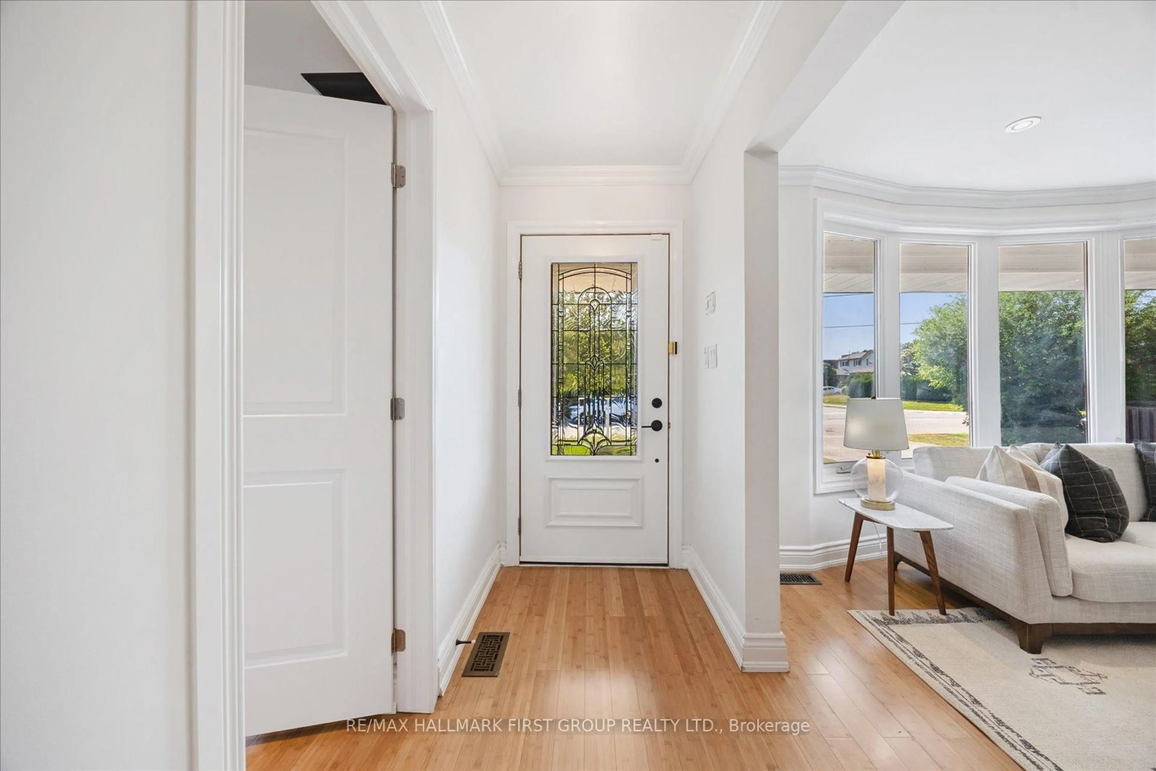 Indoor entryway for 1919 Glenview Rd, Pickering Ontario L1V 1W9