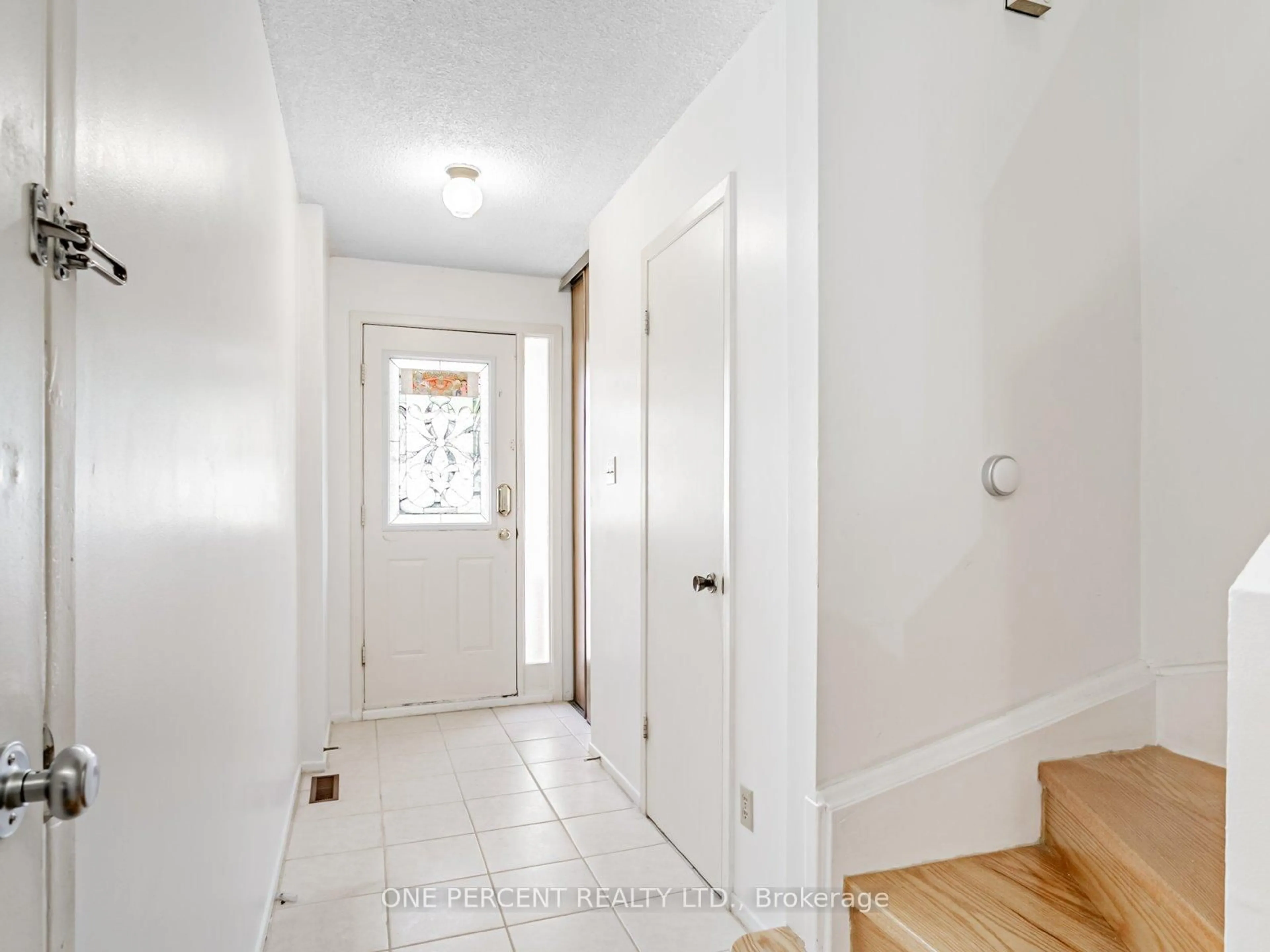 Indoor entryway for 45 West Burton Crt, Toronto Ontario M1S 4P7
