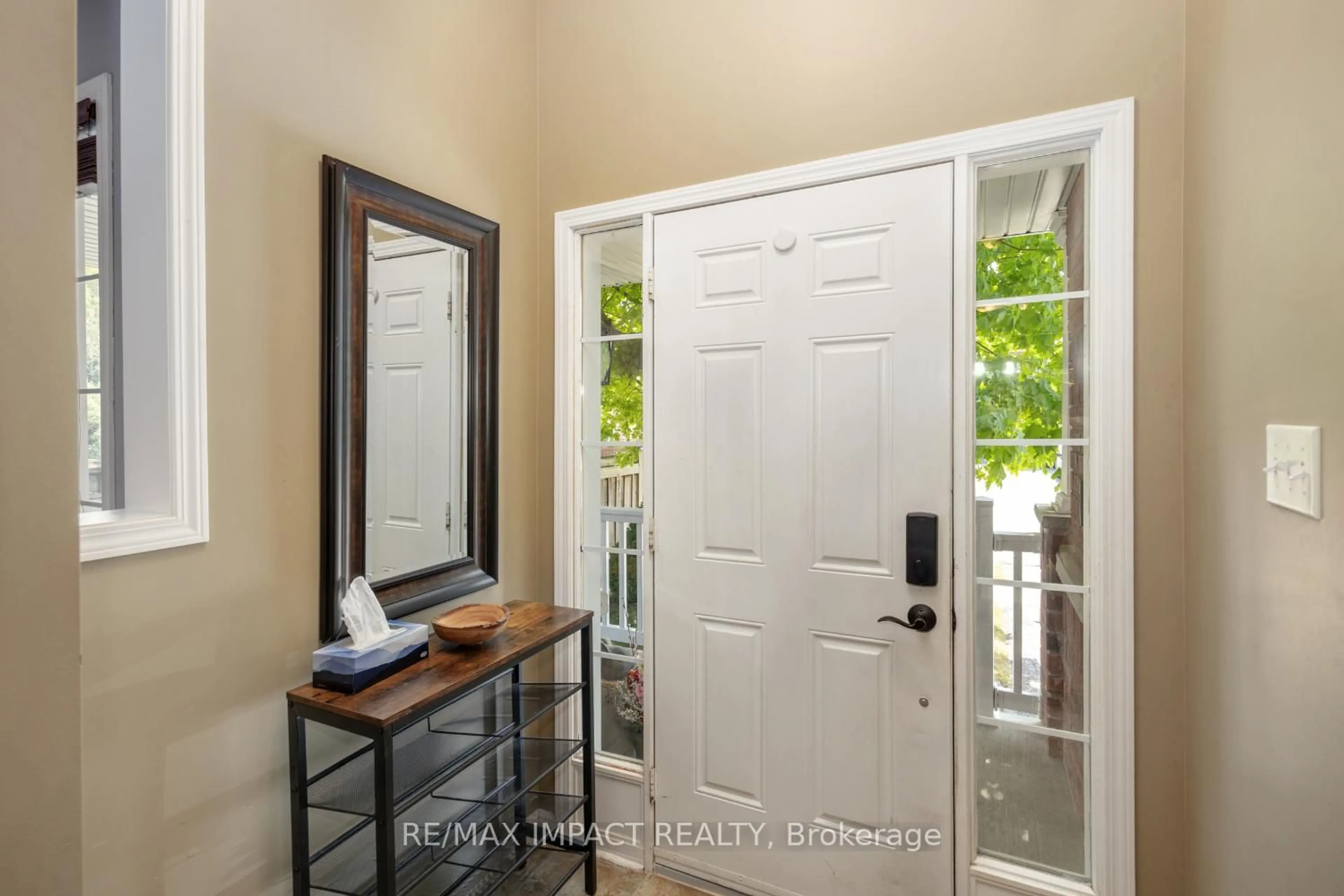 Indoor entryway for 1555 Quail Run Dr, Oshawa Ontario L1K 0E1