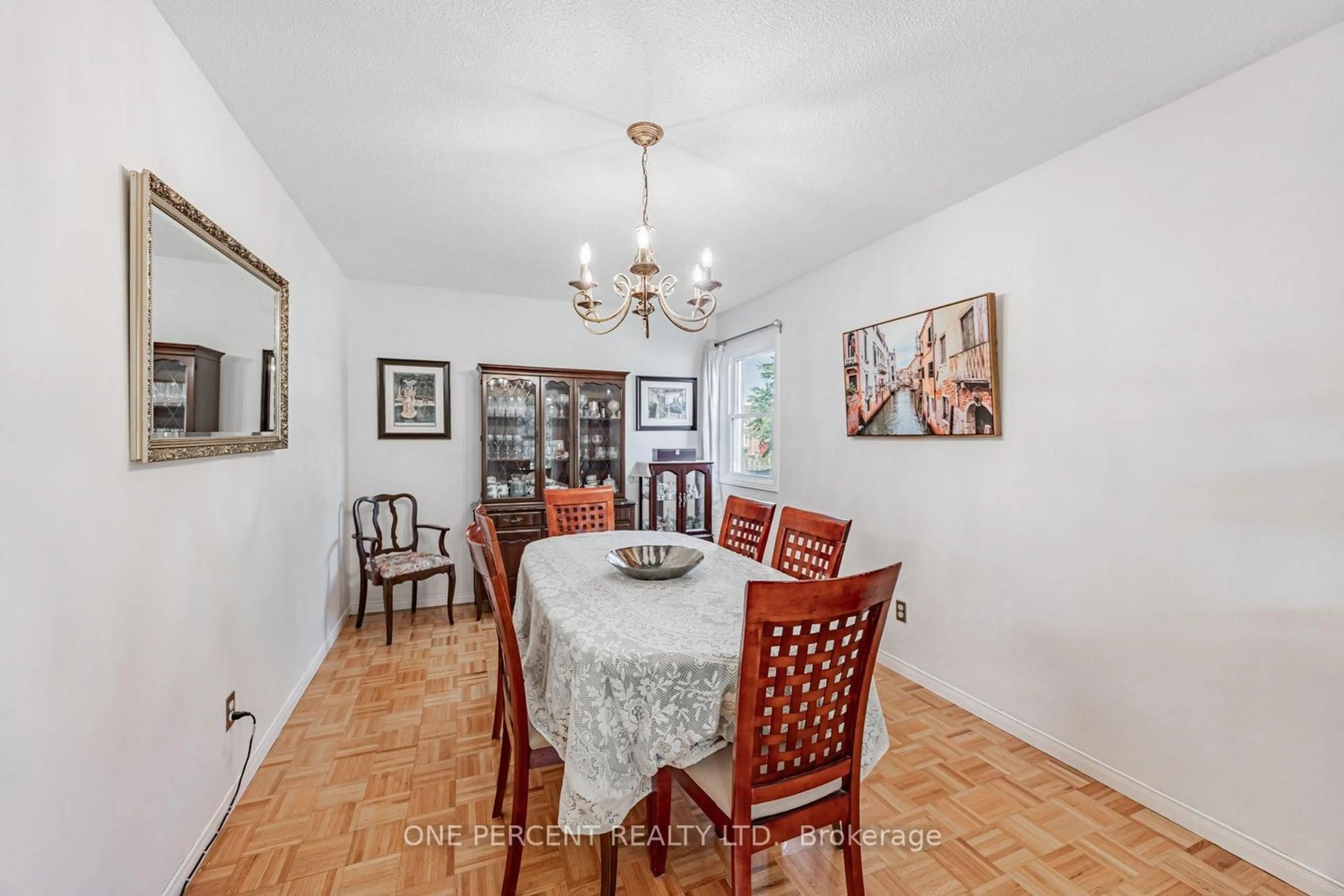 Dining room, unknown for 22 Deverell St, Whitby Ontario L1R 1W4