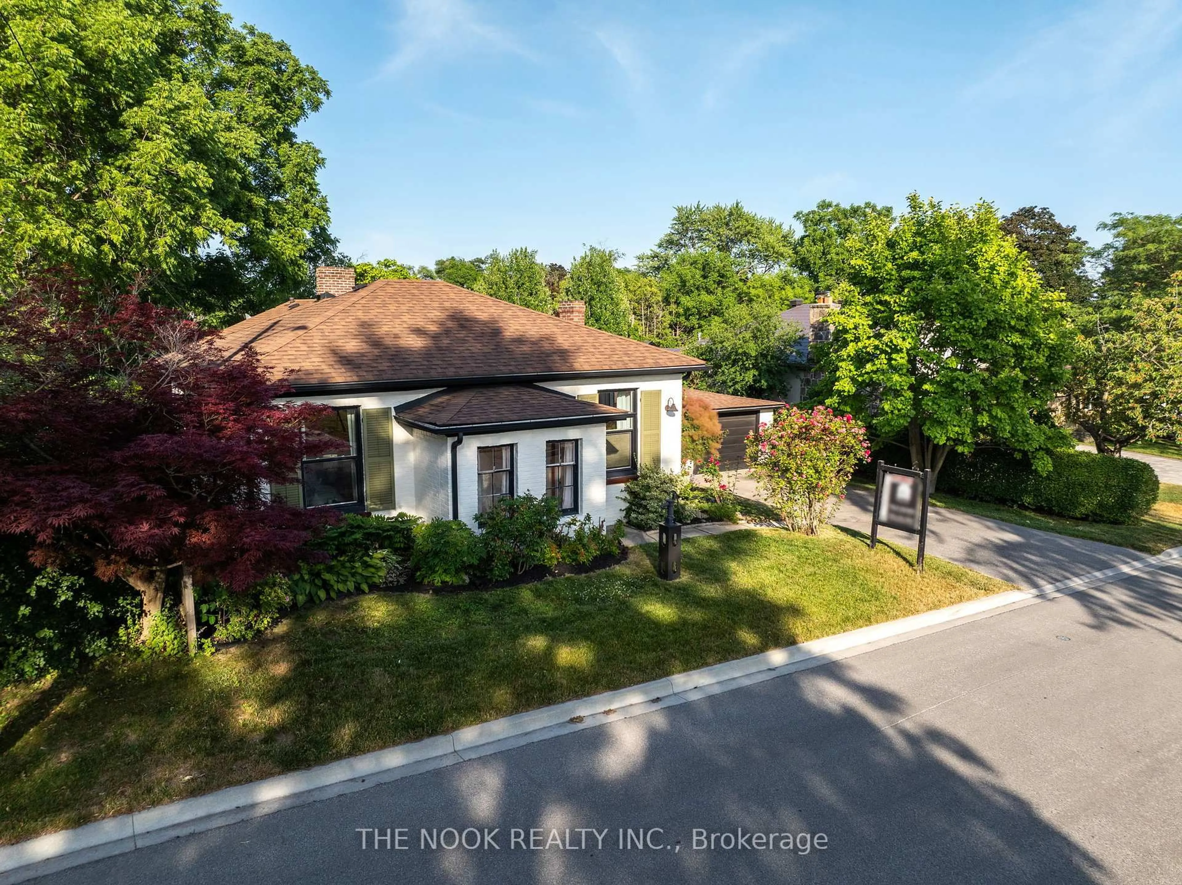 A pic from outside/outdoor area/front of a property/back of a property/a pic from drone, street for 1009 Centre St, Whitby Ontario L1N 4X5