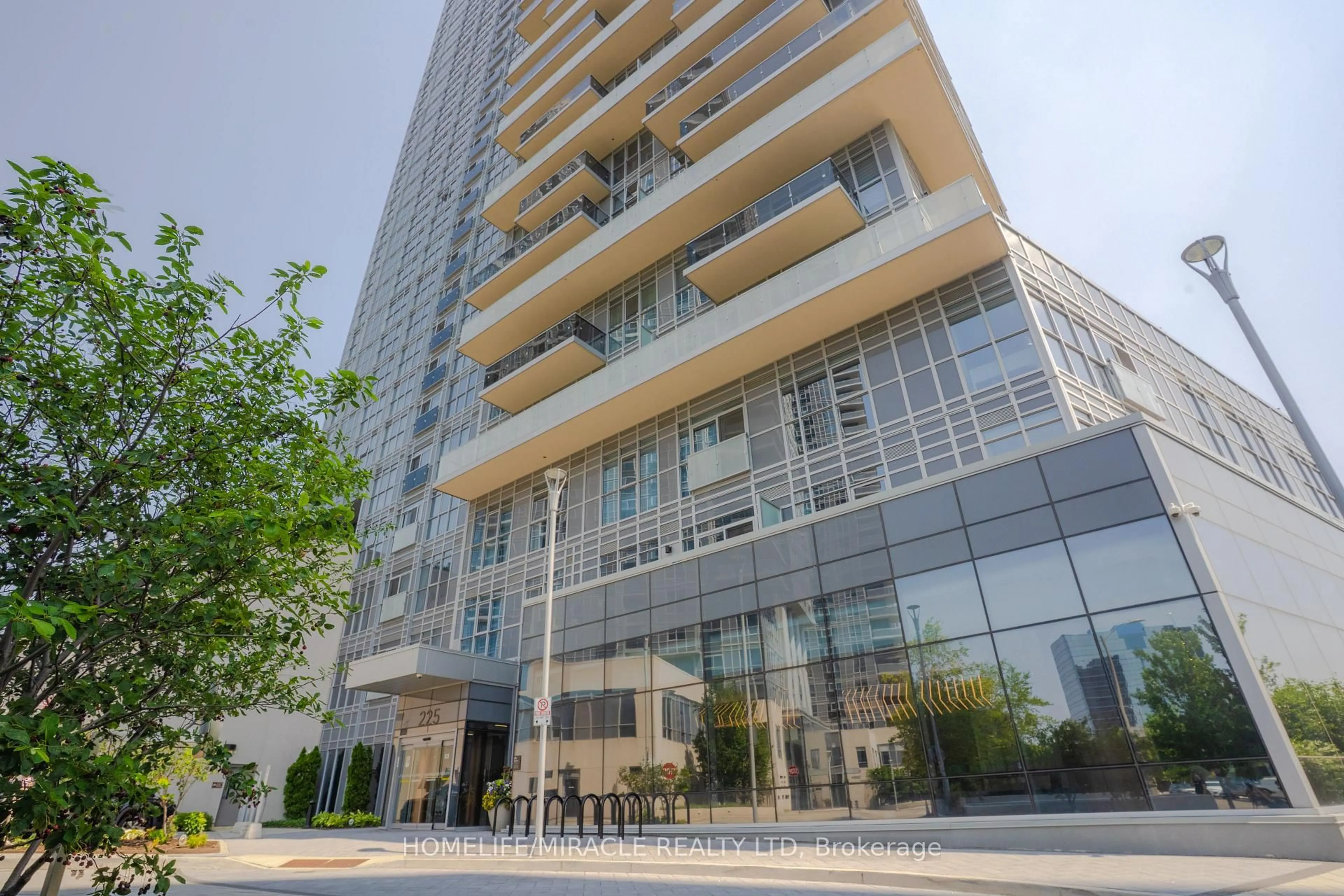 Indoor foyer for 225 Village Green Sq #1708, Toronto Ontario M1S 0N4