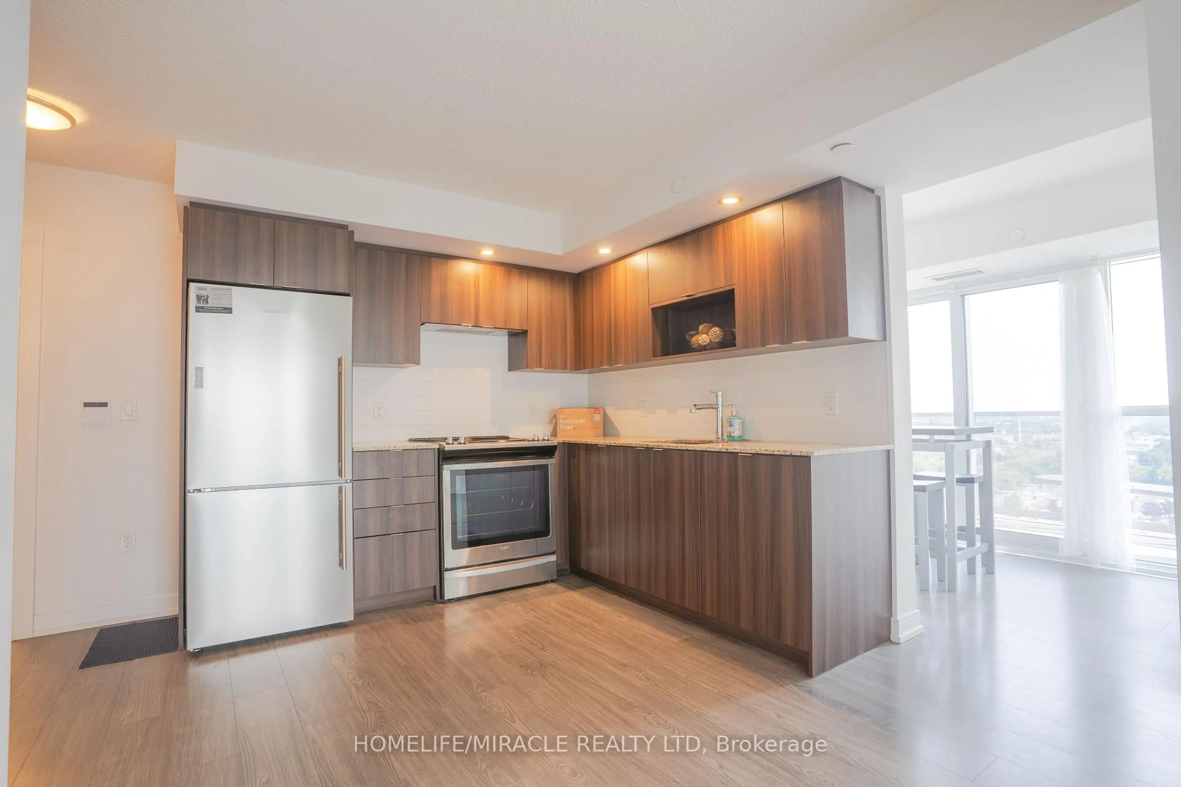 Standard kitchen, wood/laminate floor for 225 Village Green Sq #1708, Toronto Ontario M1S 0N4