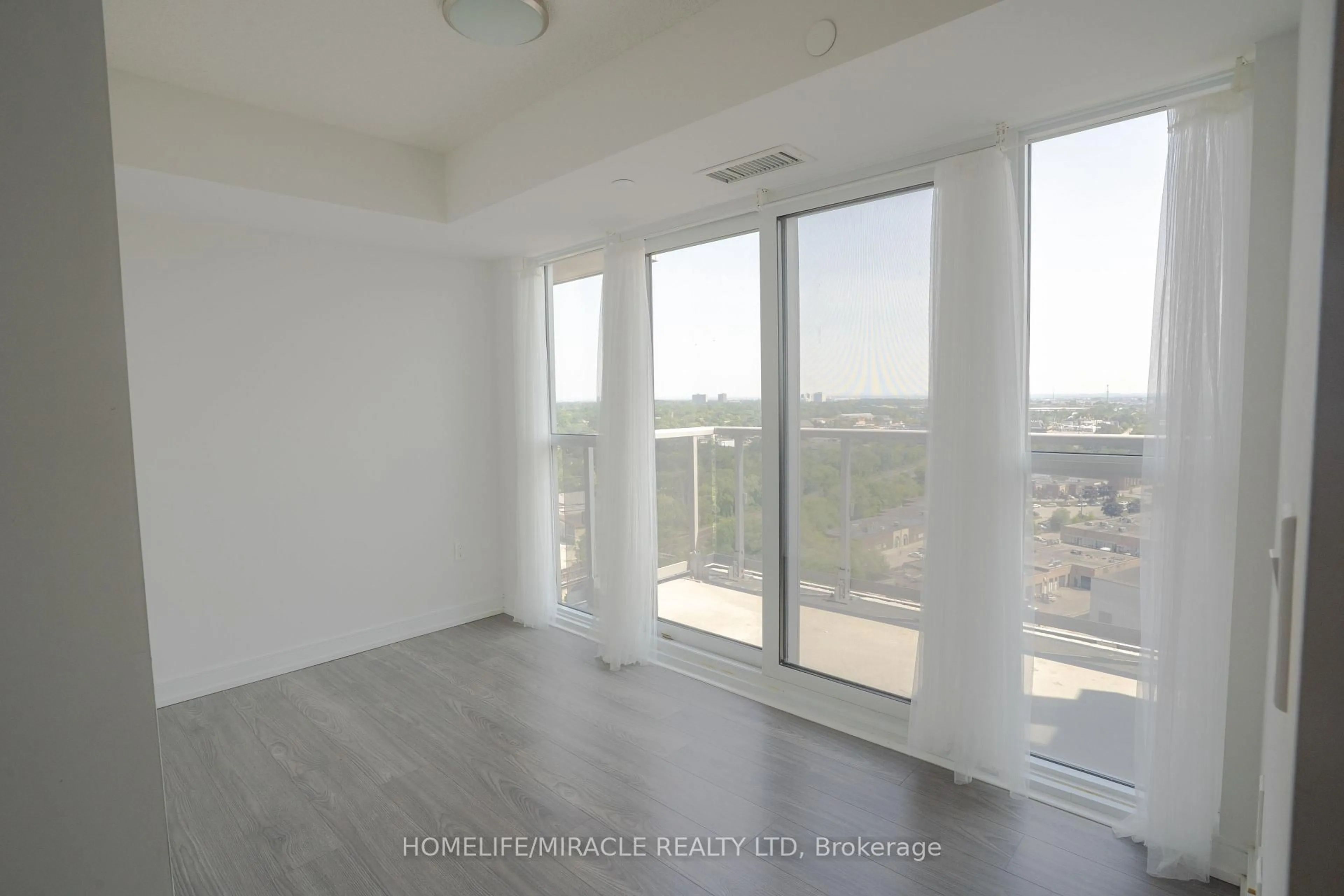 A pic of a room for 225 Village Green Sq #1708, Toronto Ontario M1S 0N4