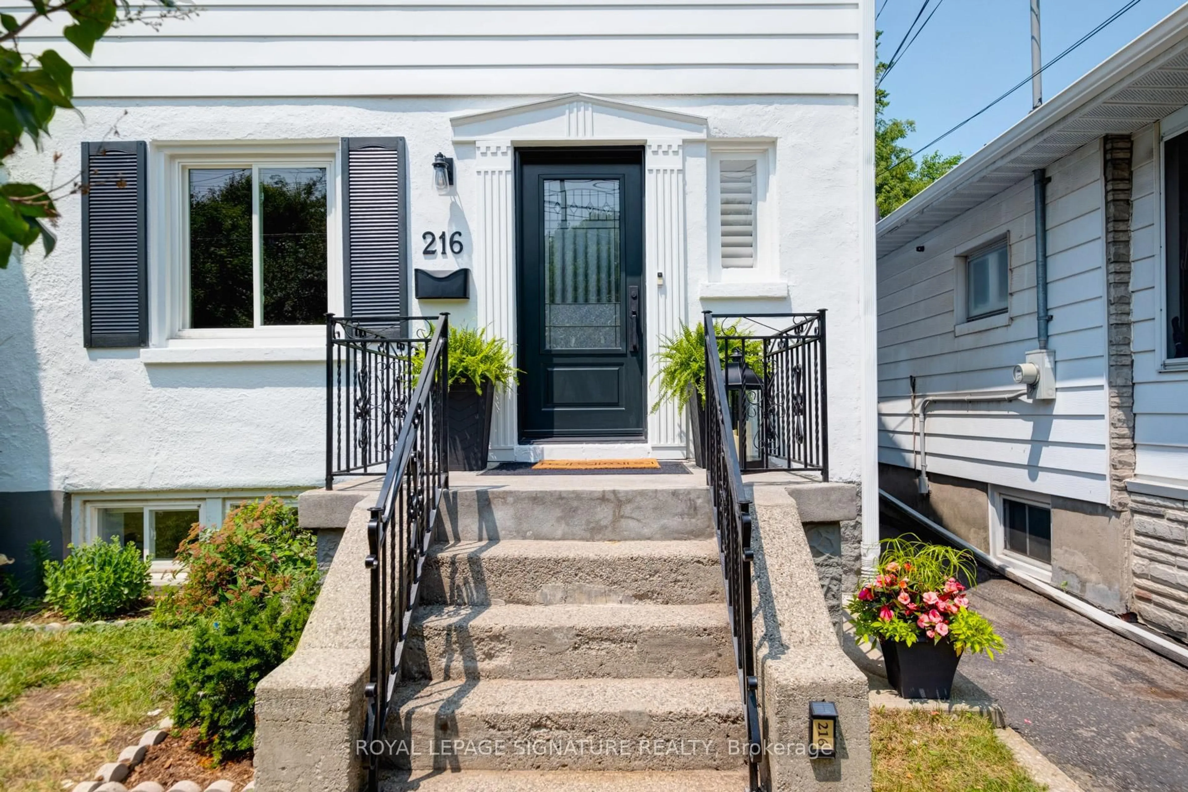 Unknown for 216 Holborne Ave, Toronto Ontario M4C 2R9