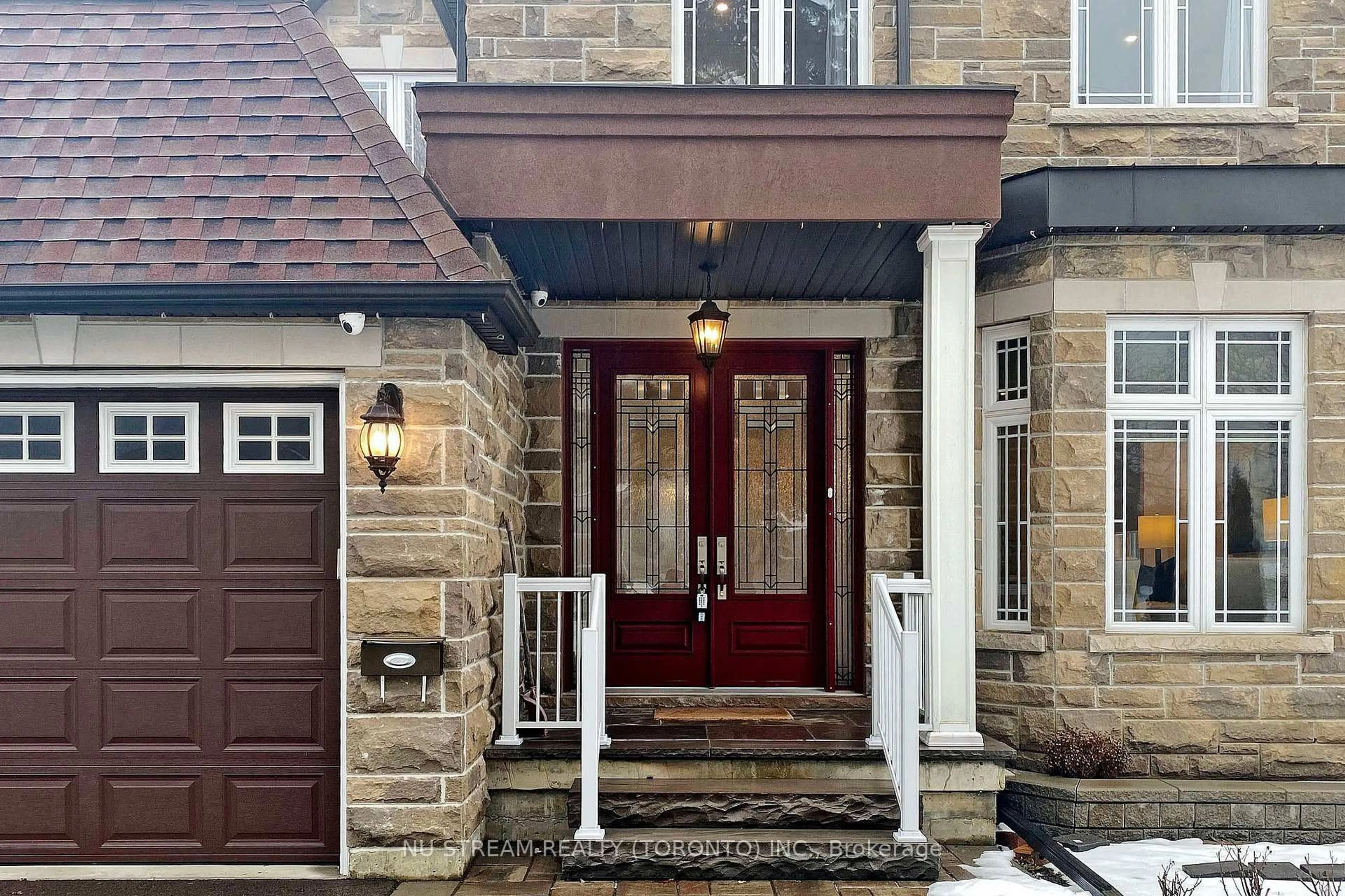 Indoor entryway for 3 Lawndale Rd, Toronto Ontario M1M 3R7