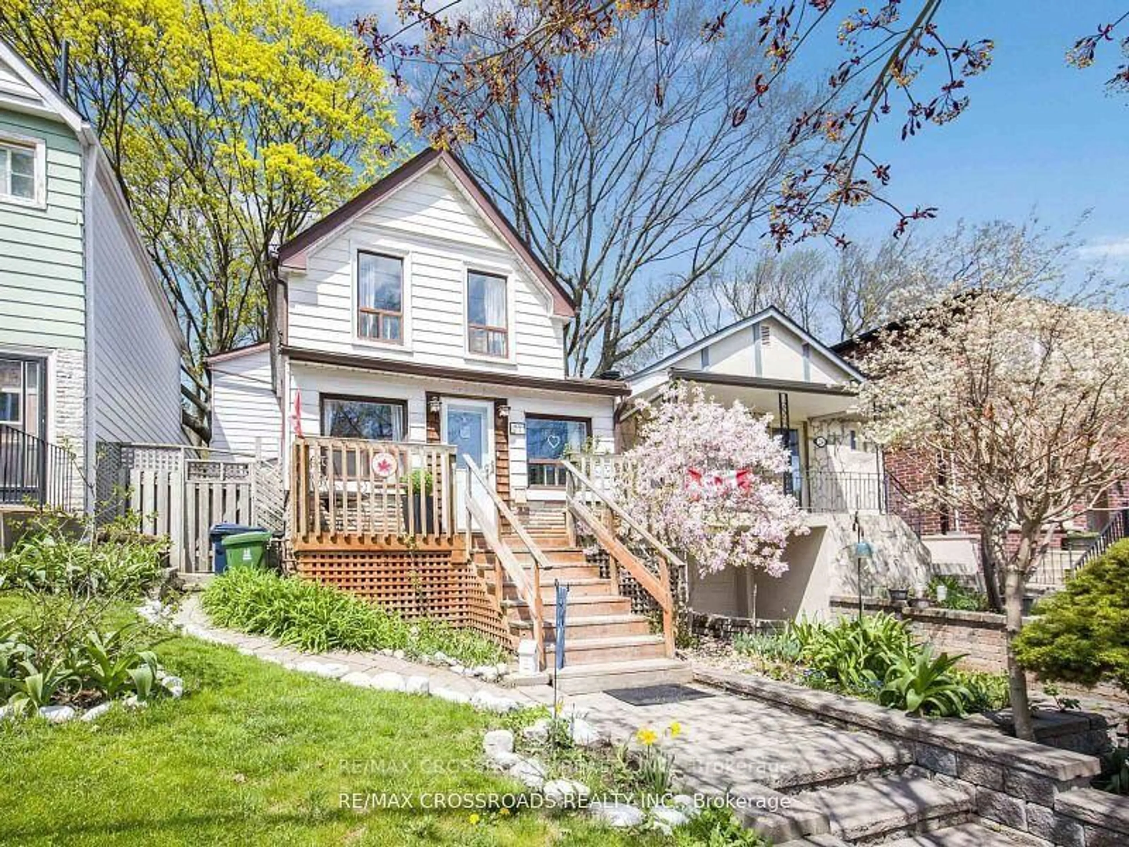 Home with vinyl exterior material, street for 22 Ivy Ave, Toronto Ontario M4L 2H7