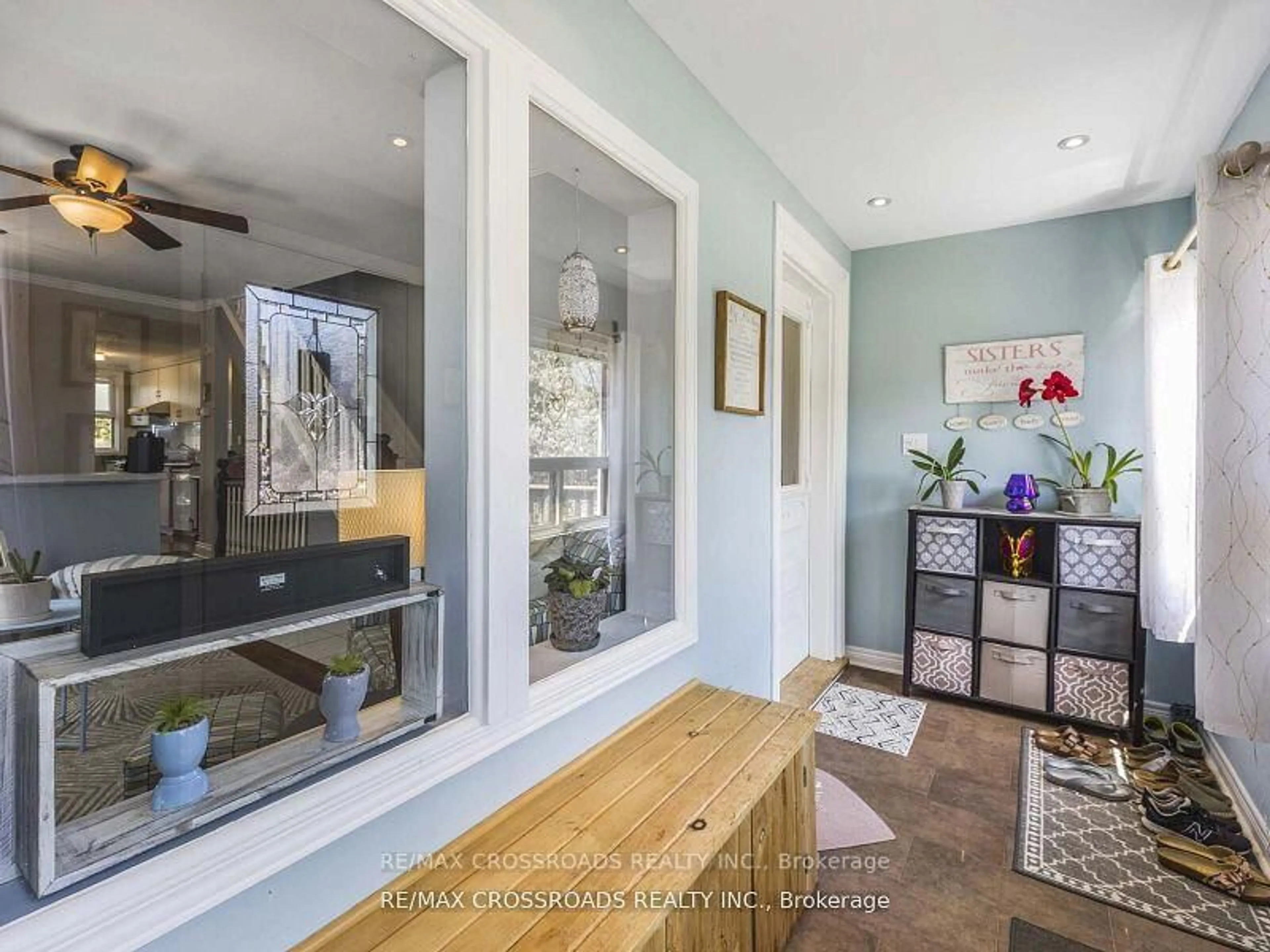 Indoor entryway for 22 Ivy Ave, Toronto Ontario M4L 2H7